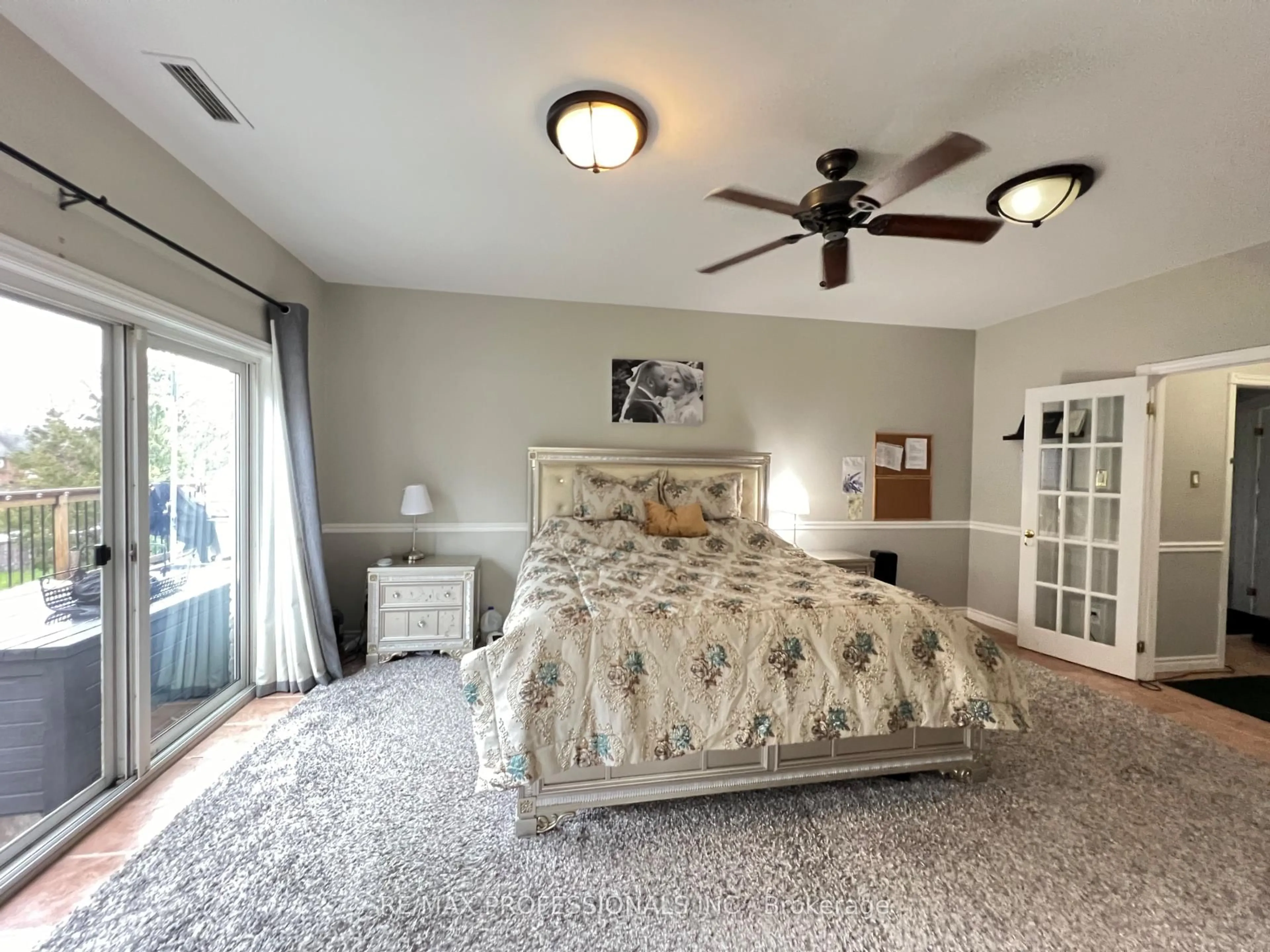 Bedroom with bed, carpet floor for 12 Deer Run Cres, Halton Hills Ontario L7J 2L7