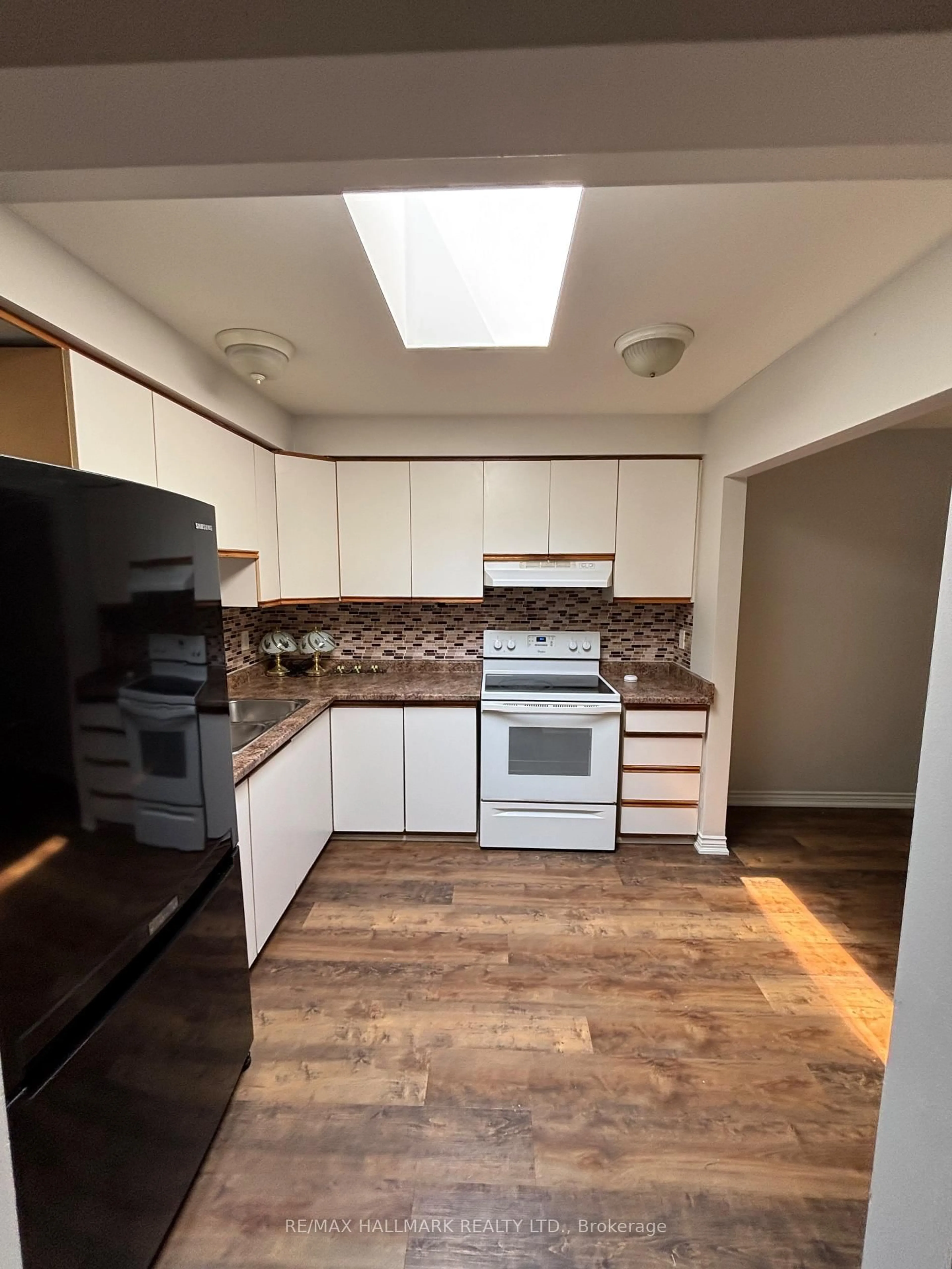 Standard kitchen, unknown for 12 Snider Ave, Toronto Ontario M6E 4R9