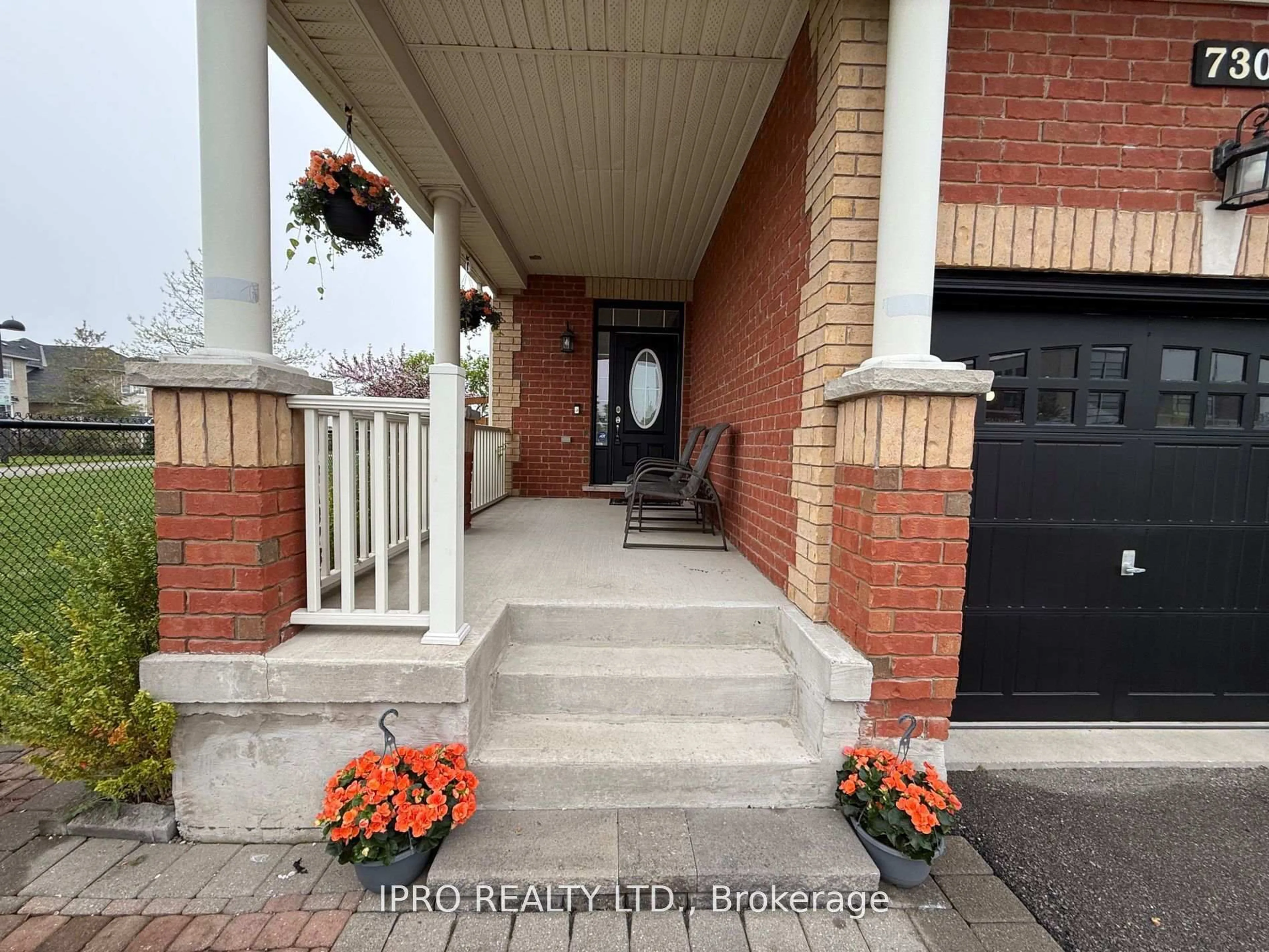 Indoor entryway for 730 Bolingbroke Dr, Milton Ontario L9T 6Z3