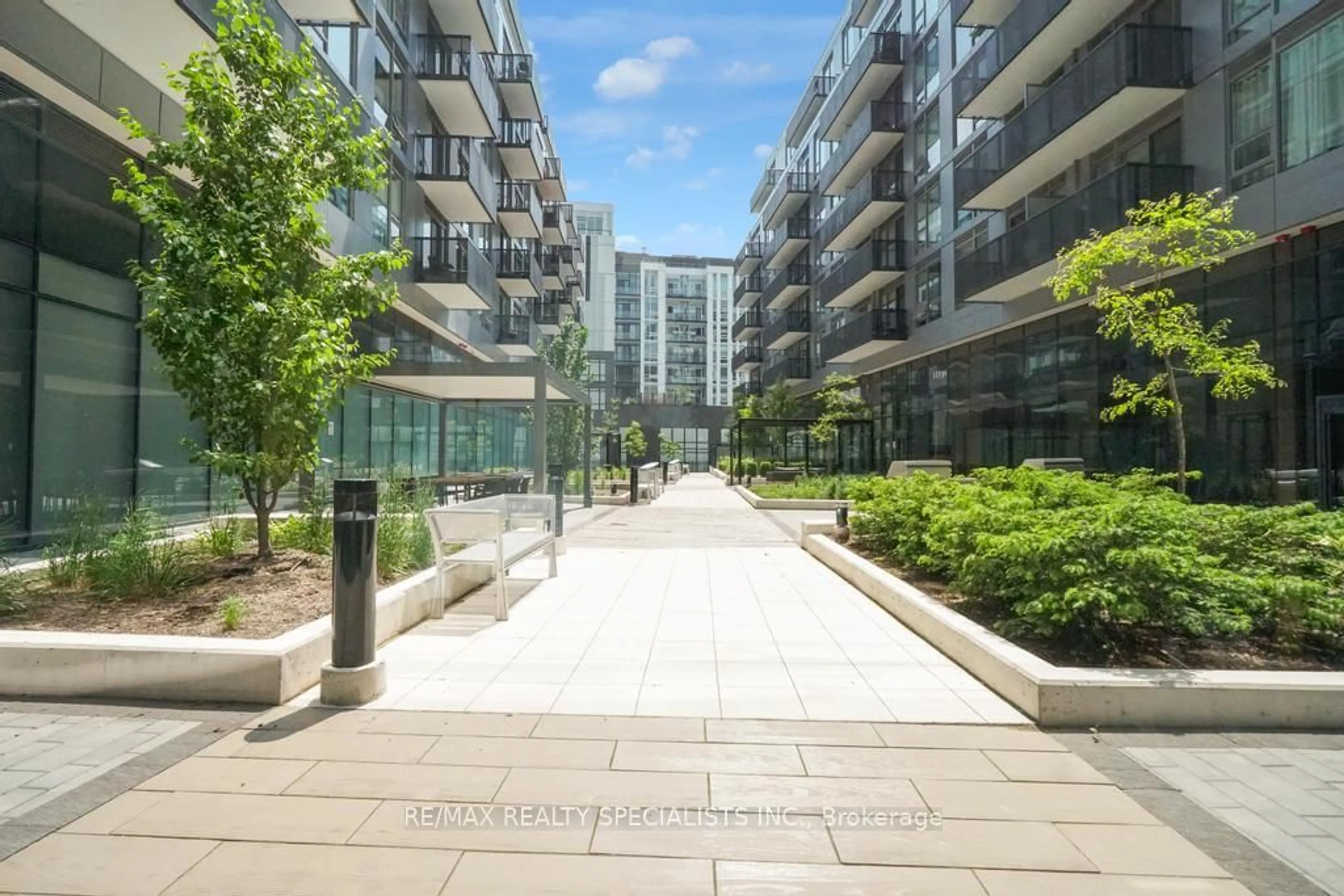 Patio, street for 2450 Old Bronte Rd #101, Oakville Ontario L6M 5P6
