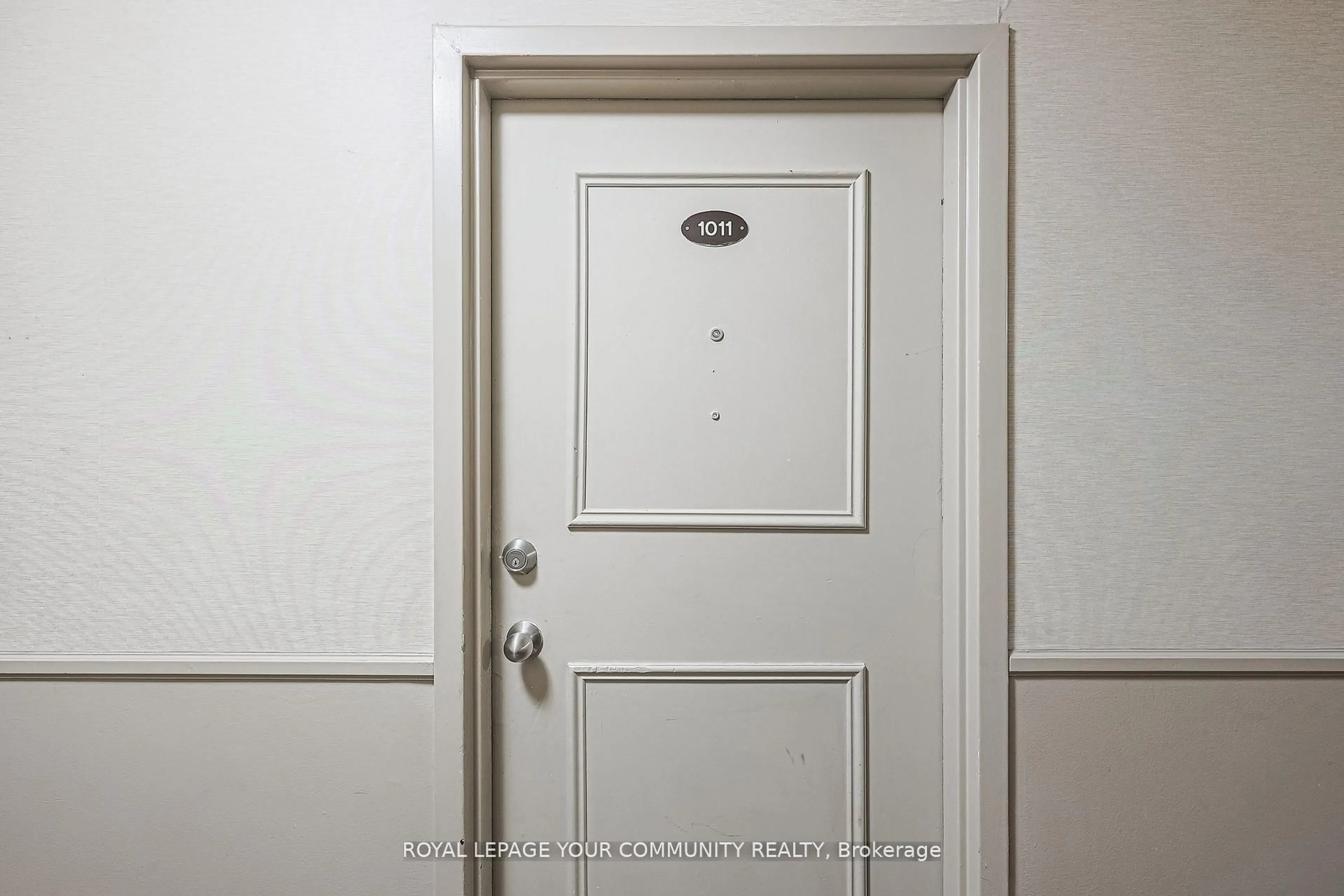 Indoor entryway for 10 Tobermory Dr #1011, Toronto Ontario M3N 2Y5