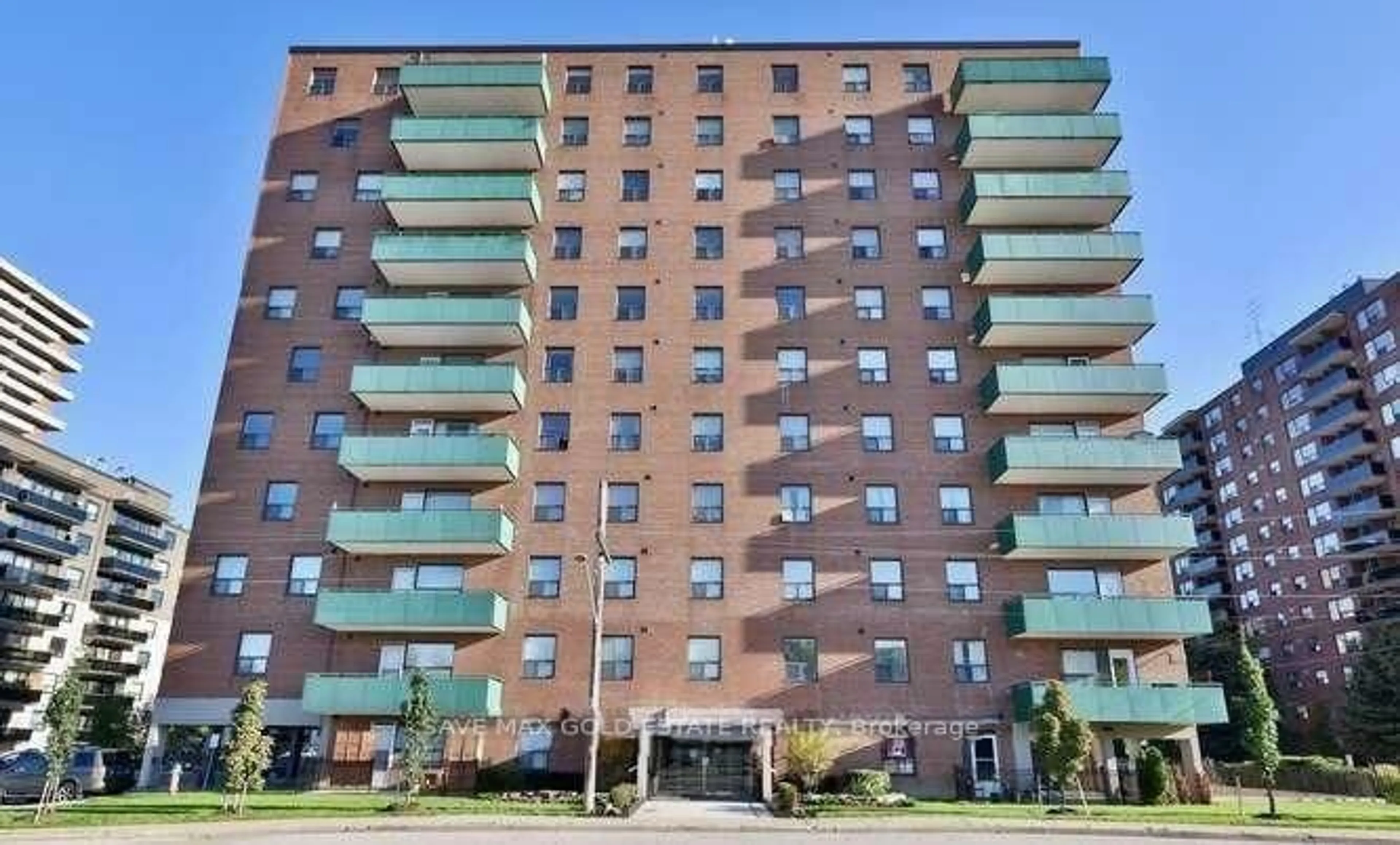 Home with brick exterior material, building for 49 Queen St #501, Mississauga Ontario L5G 4N6