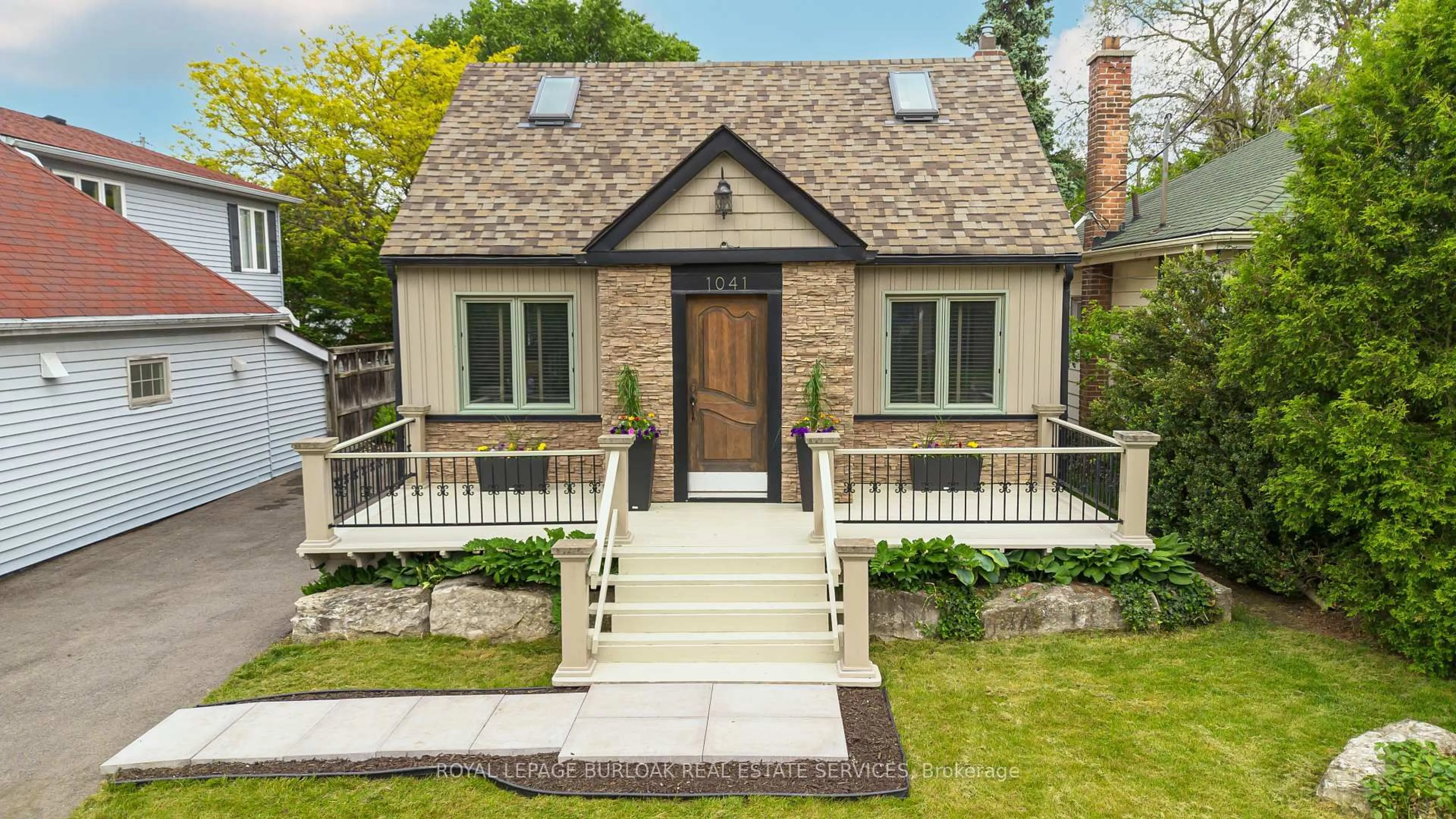 Home with brick exterior material, street for 1041 Plains View Ave, Burlington Ontario L7T 1V4