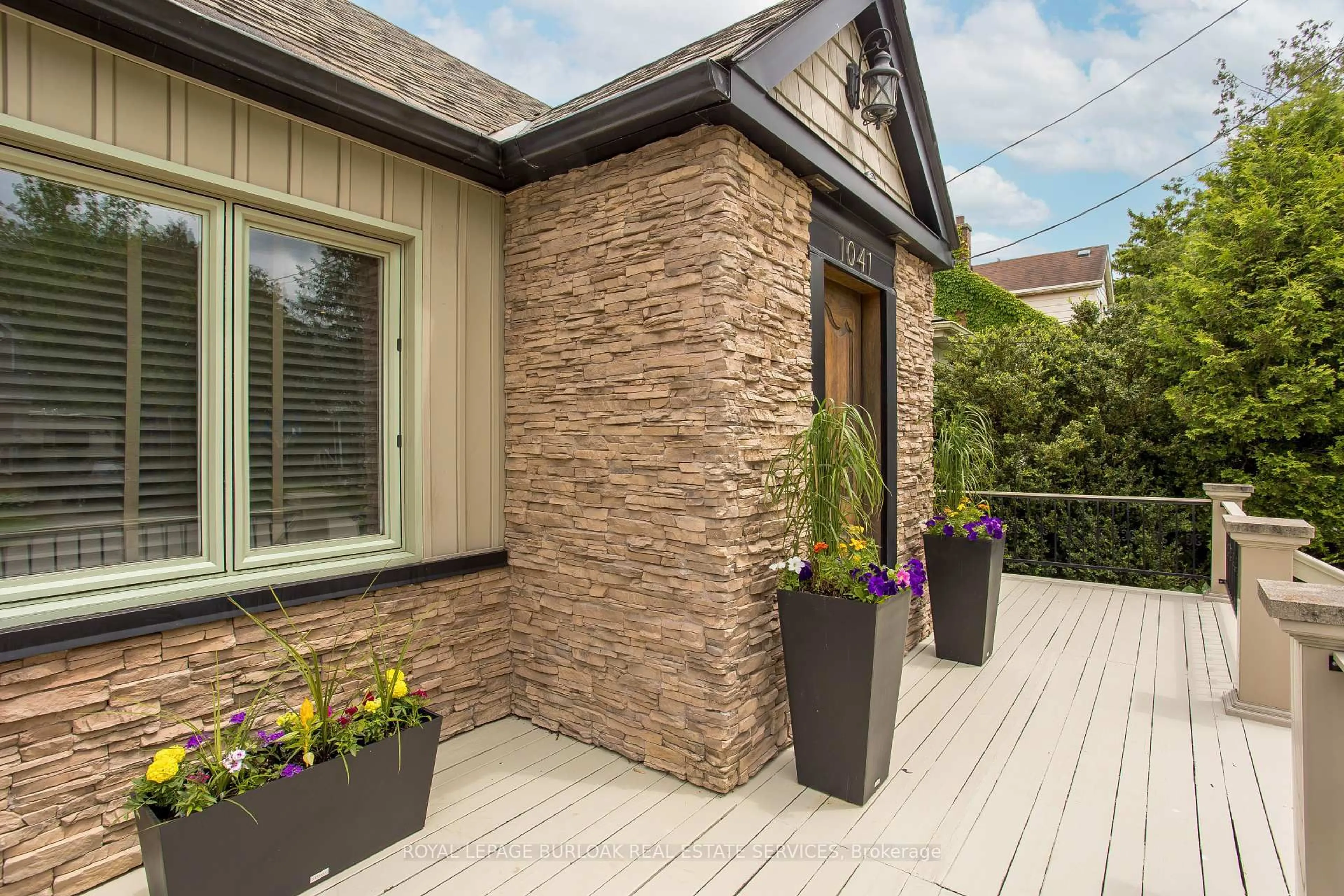 Home with brick exterior material, street for 1041 Plains View Ave, Burlington Ontario L7T 1V4