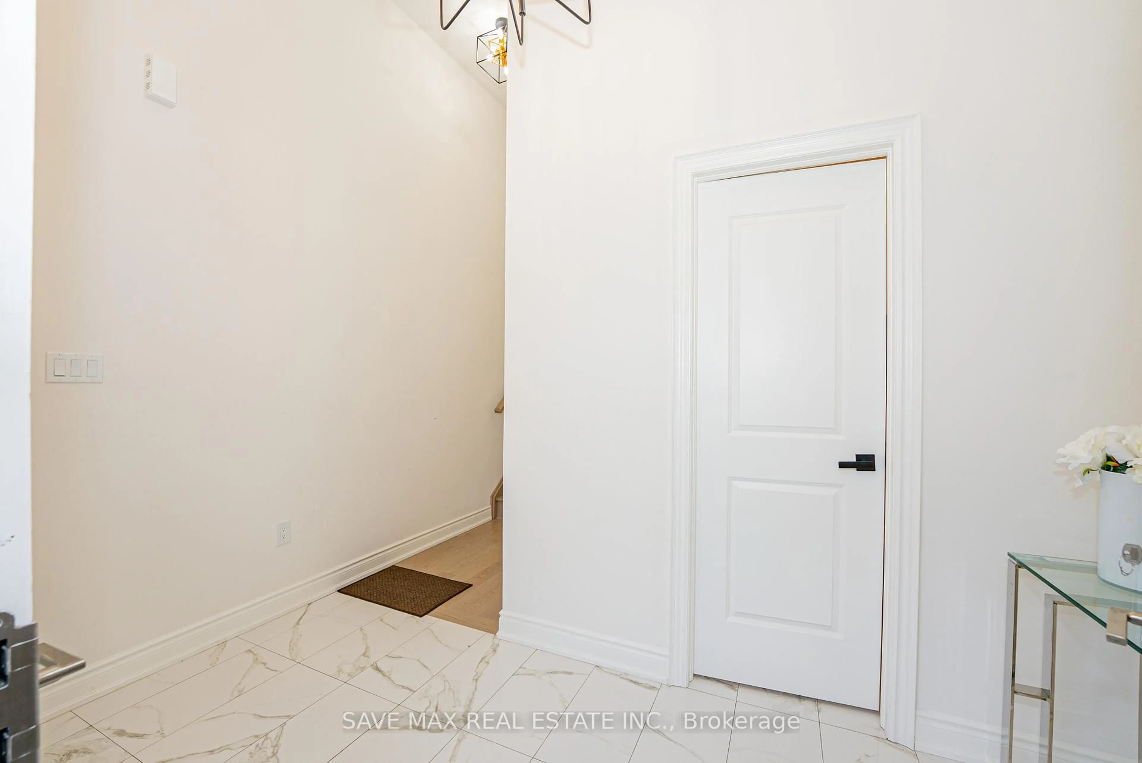Indoor entryway for 113 Walker Rd, Caledon Ontario L7C 4M9