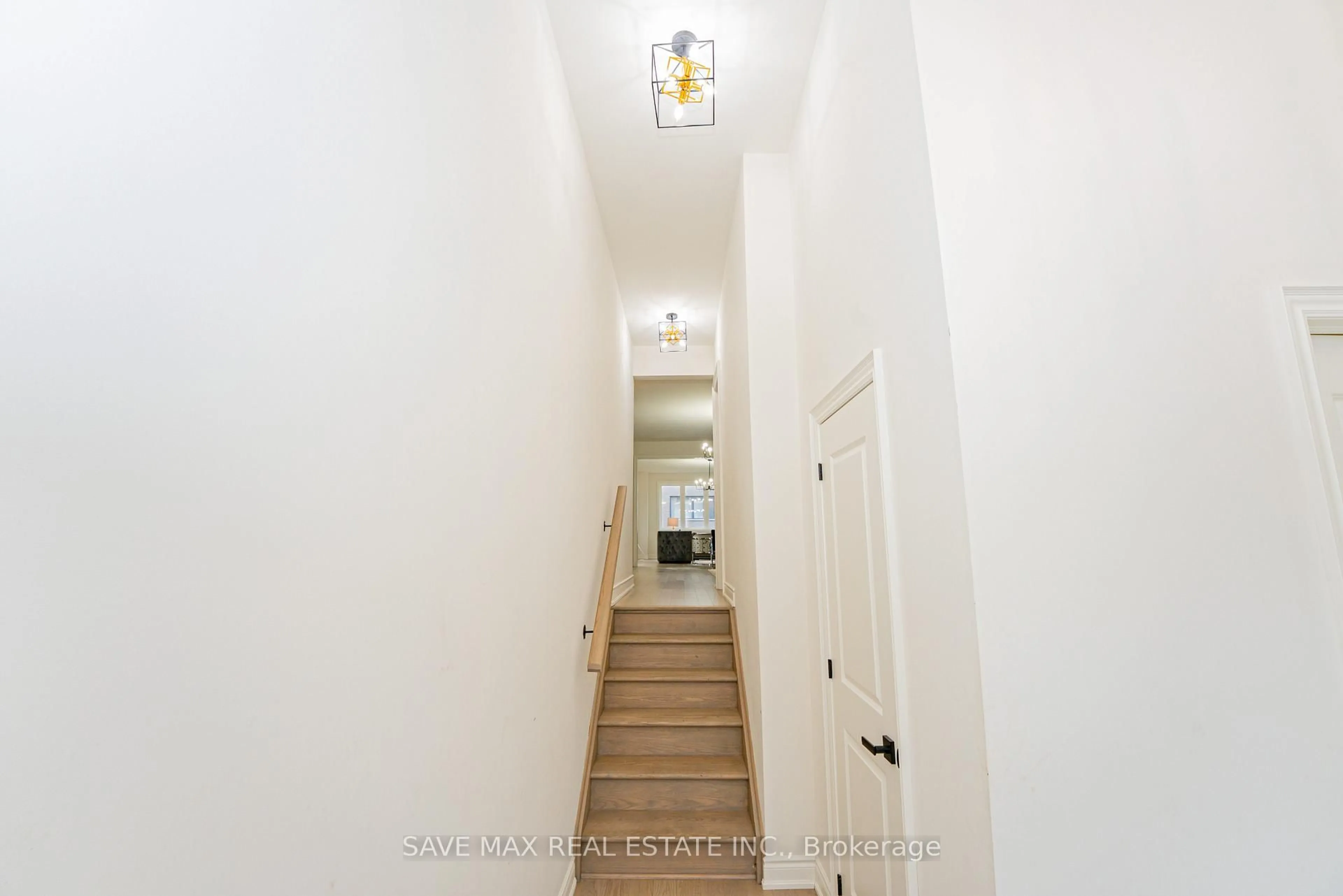 Indoor foyer for 113 Walker Rd, Caledon Ontario L7C 4M9