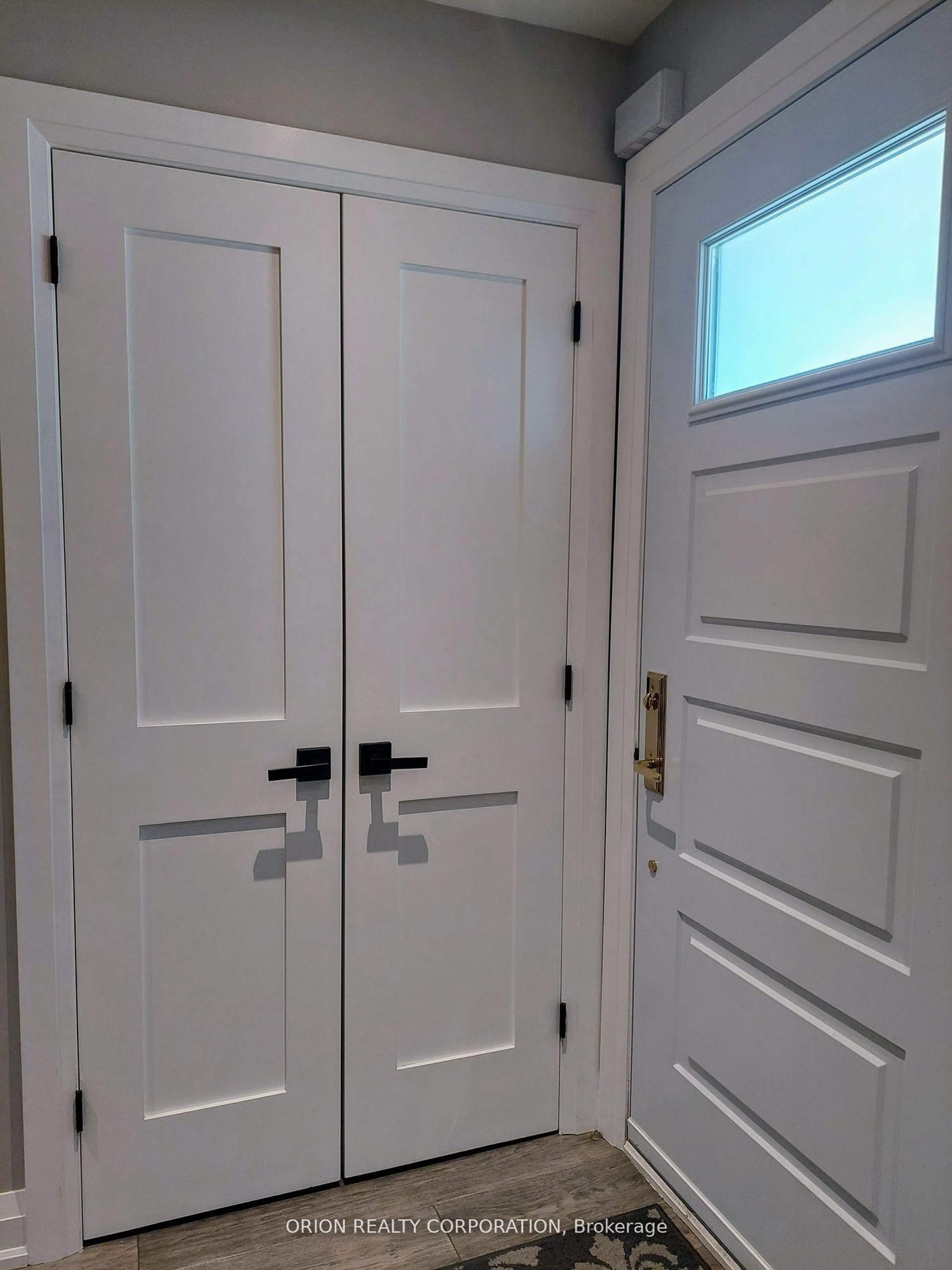 Indoor entryway for 20 Bradbury Cres, Toronto Ontario M9C 4B2