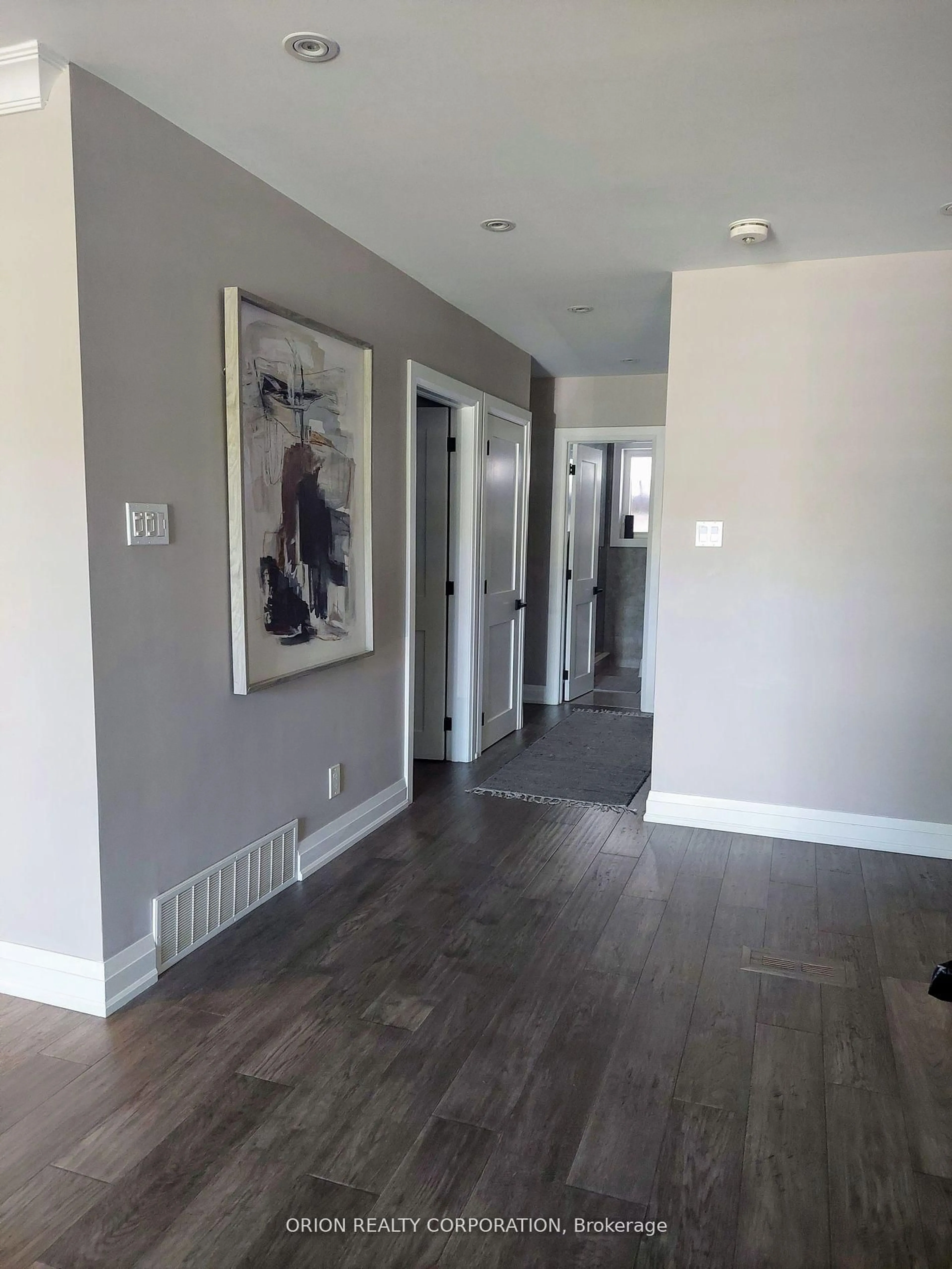 Indoor entryway for 20 Bradbury Cres, Toronto Ontario M9C 4B2