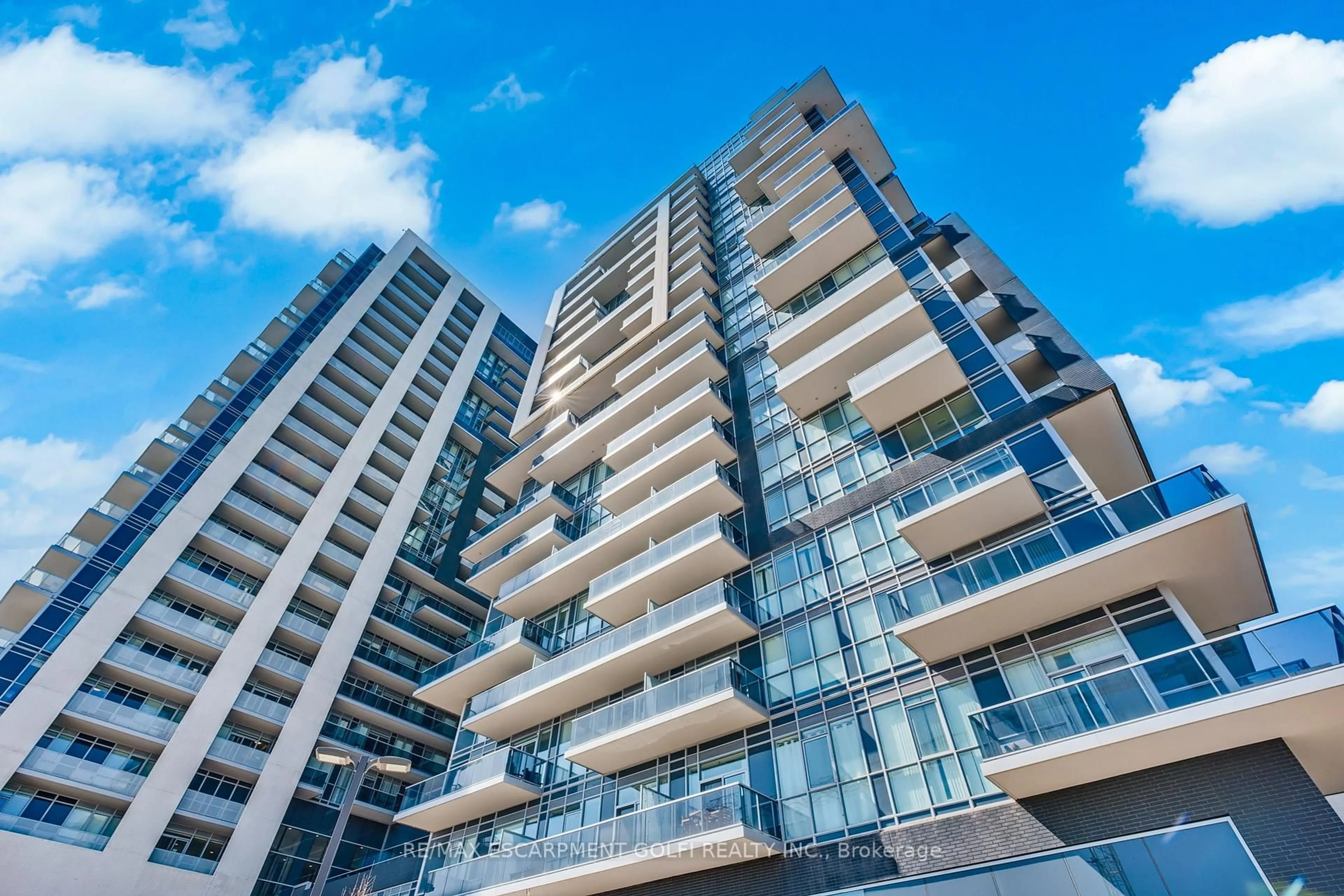 Unknown for 2093 Fairview St #408, Burlington Ontario L7R 0B4