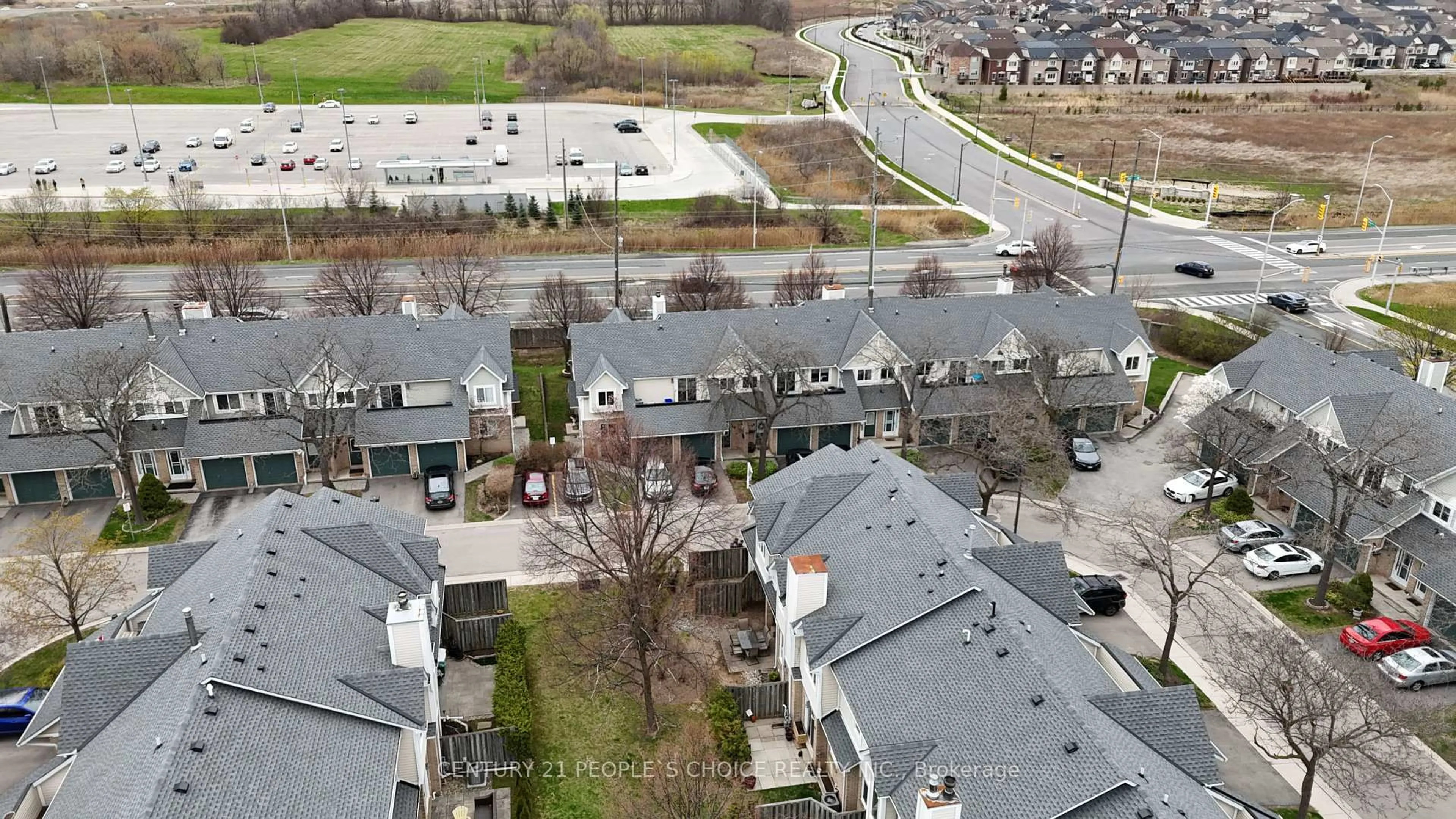 A pic from outside/outdoor area/front of a property/back of a property/a pic from drone, city buildings view from balcony for 2530 Northampton Blvd #30, Burlington Ontario L7M 4B4
