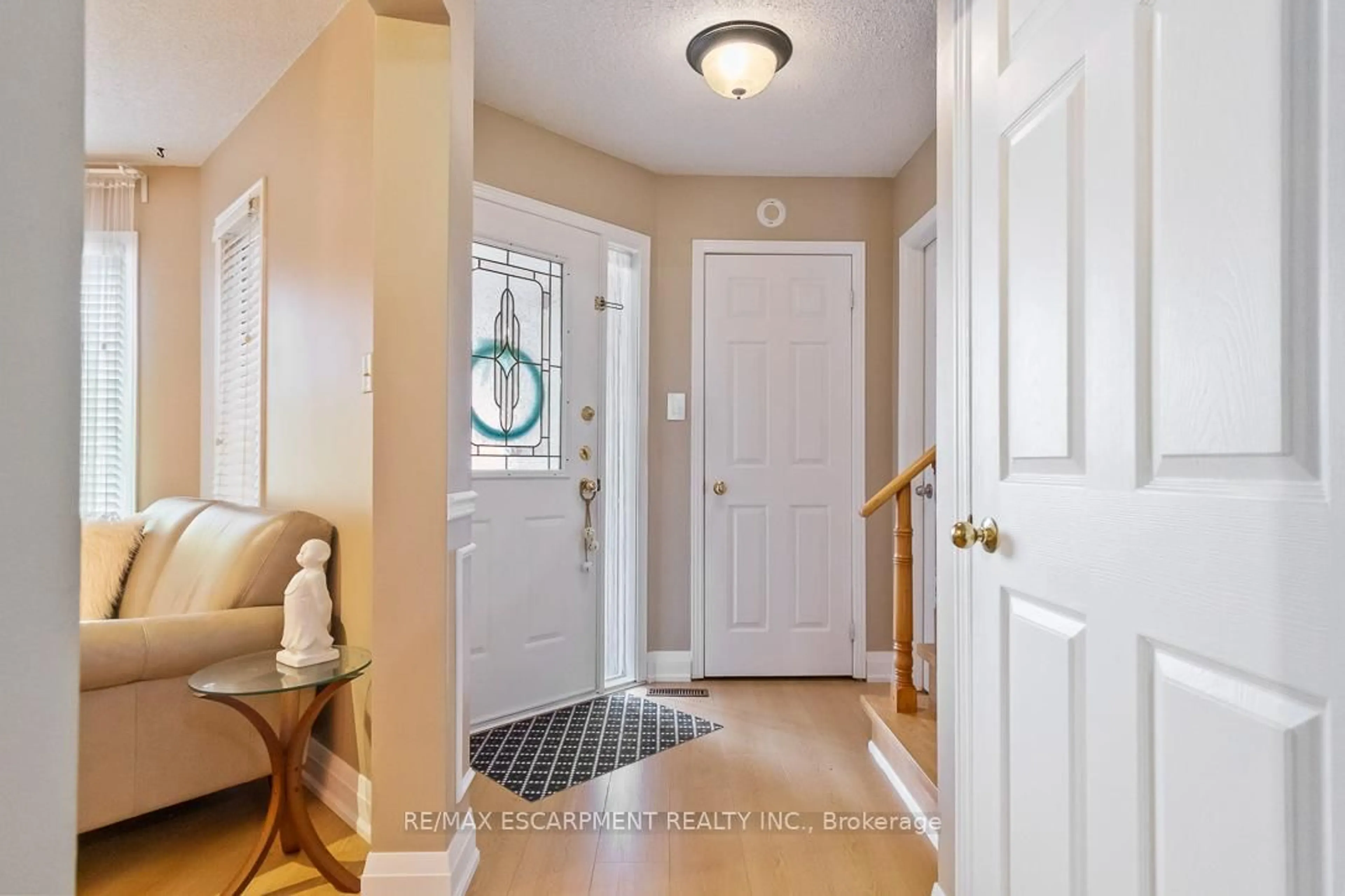 Indoor entryway for 3541 Nutcracker Dr, Mississauga Ontario L5N 6G2