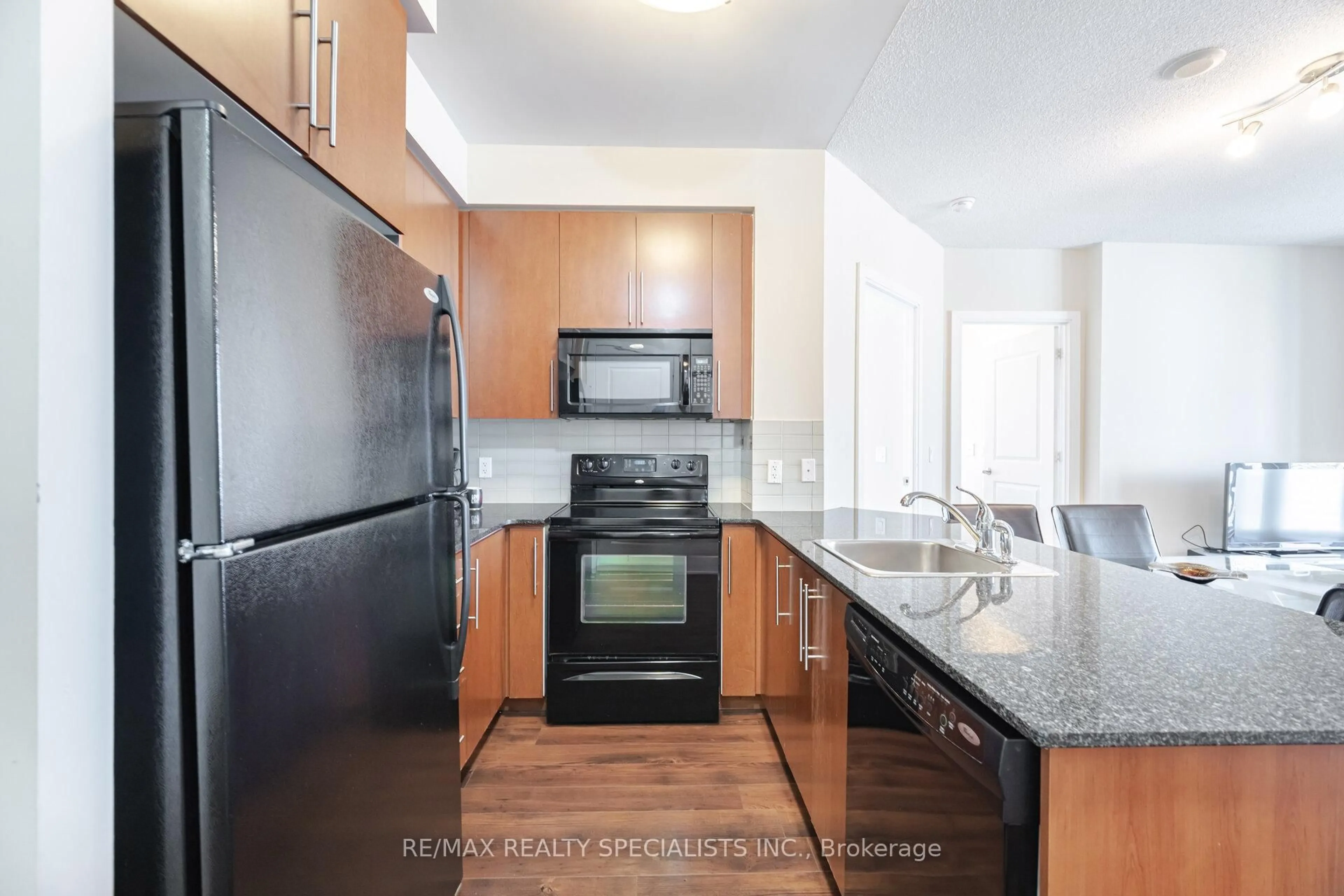 Standard kitchen, unknown for 330 Burnhamthorpe Rd #2702, Mississauga Ontario L5B 0E1