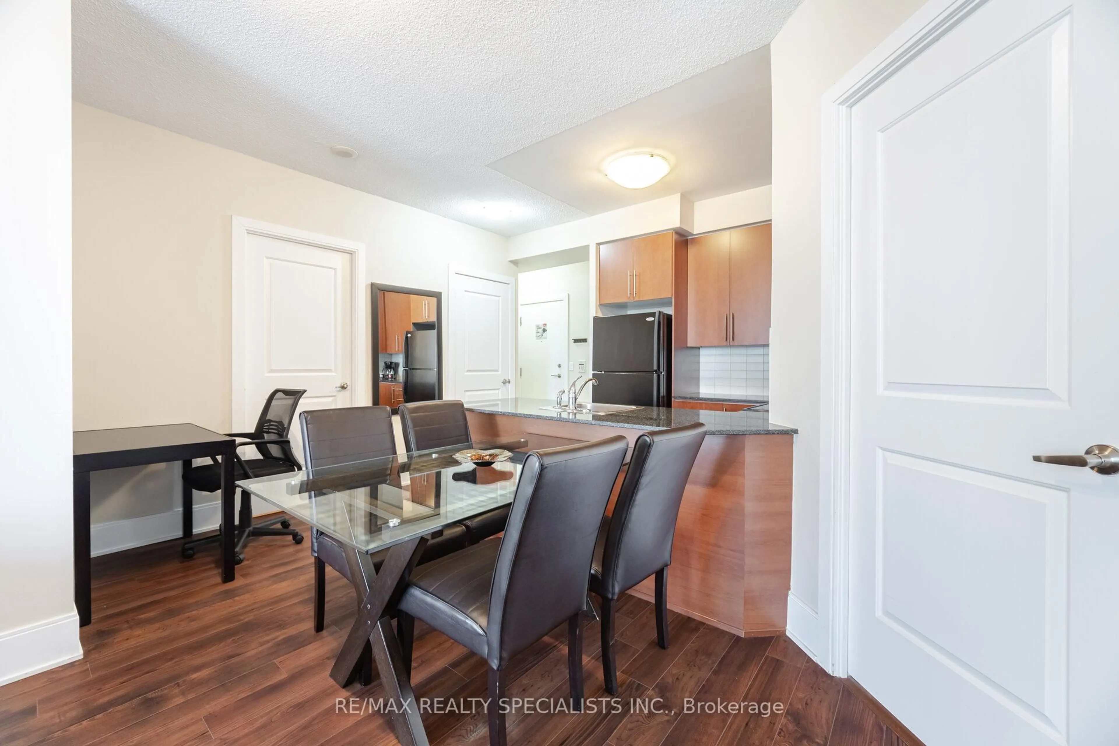 Unknown for 330 Burnhamthorpe Rd #2702, Mississauga Ontario L5B 0E1