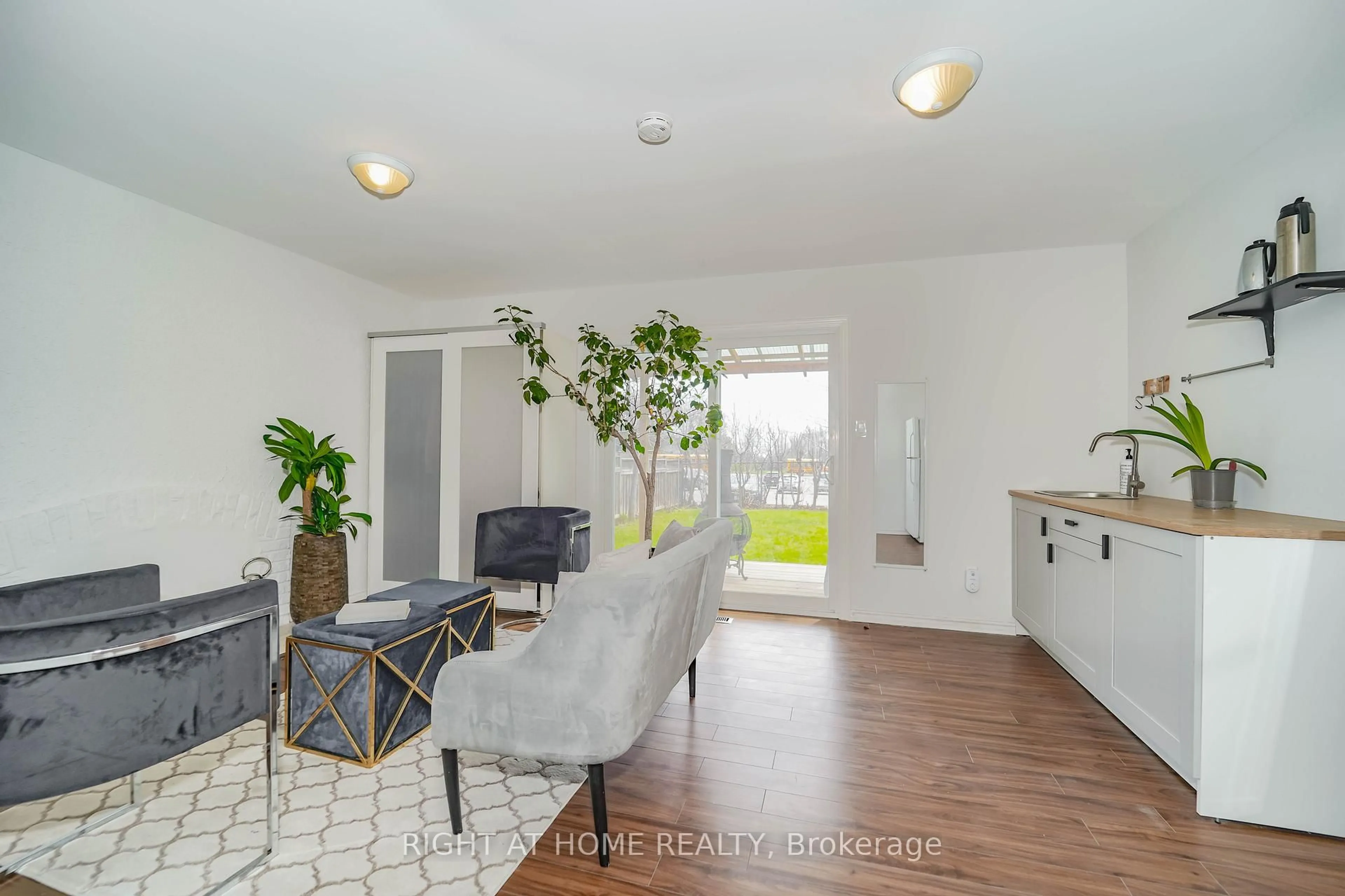 Unknown for 2396 Homelands Dr, Mississauga Ontario L5K 1H2
