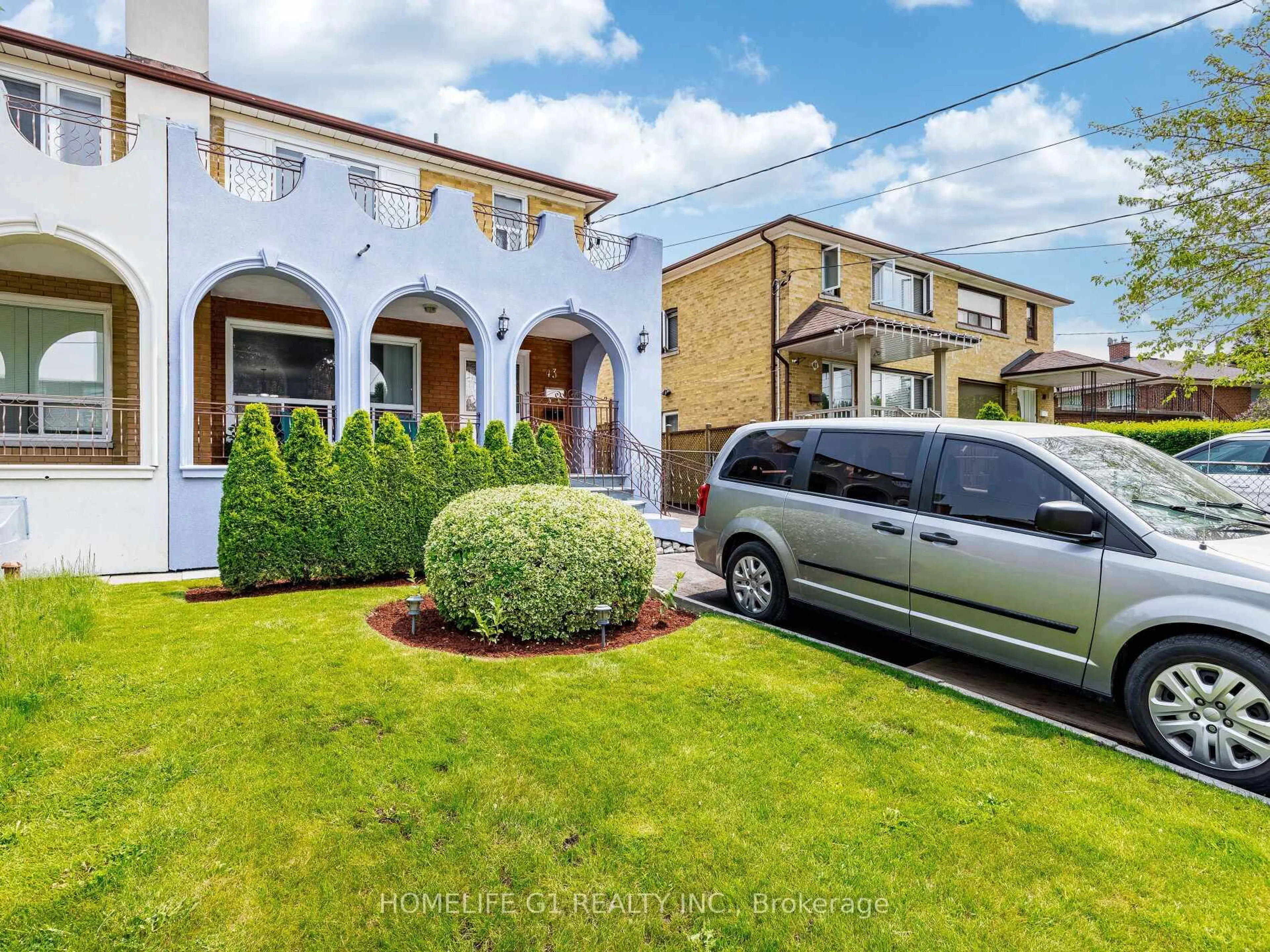A pic from outside/outdoor area/front of a property/back of a property/a pic from drone, street for 43 Fernando Rd, Toronto Ontario M9M 2P7