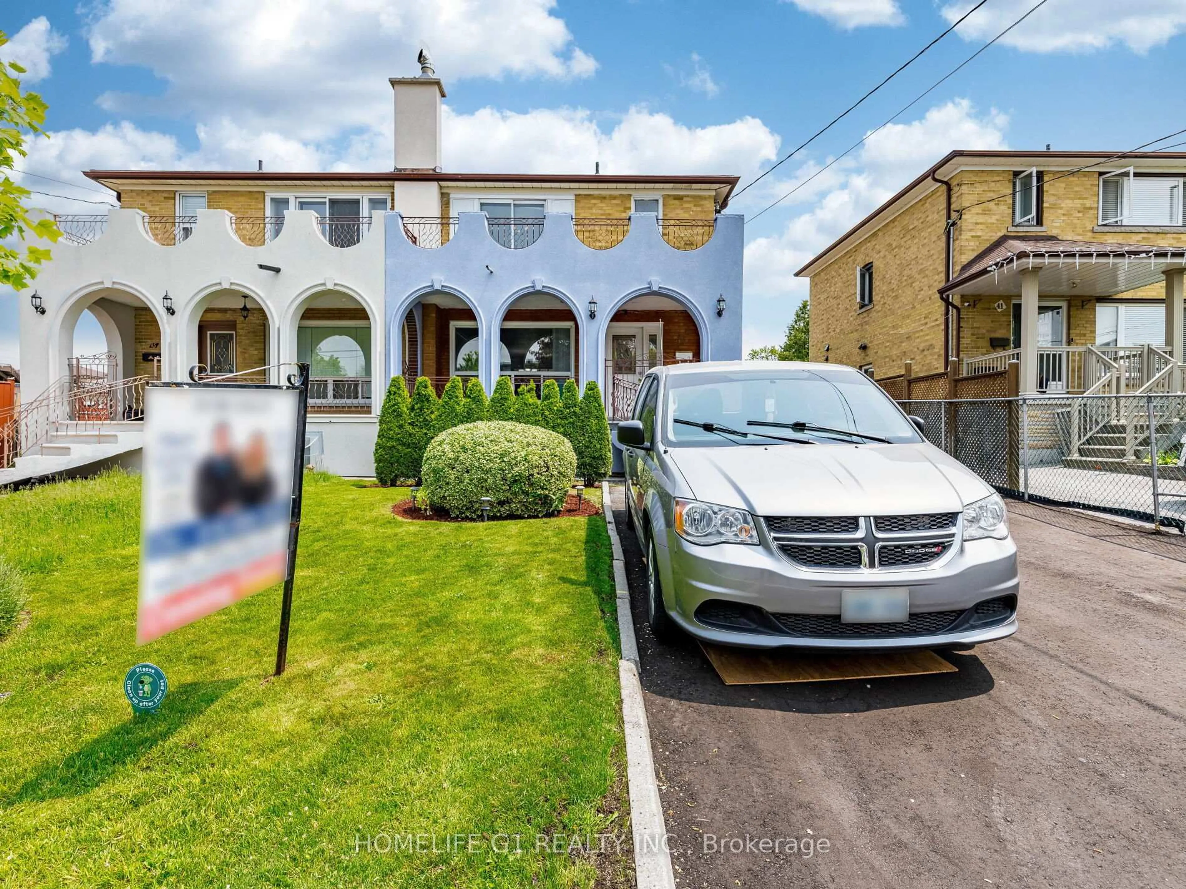A pic from outside/outdoor area/front of a property/back of a property/a pic from drone, street for 43 Fernando Rd, Toronto Ontario M9M 2P7