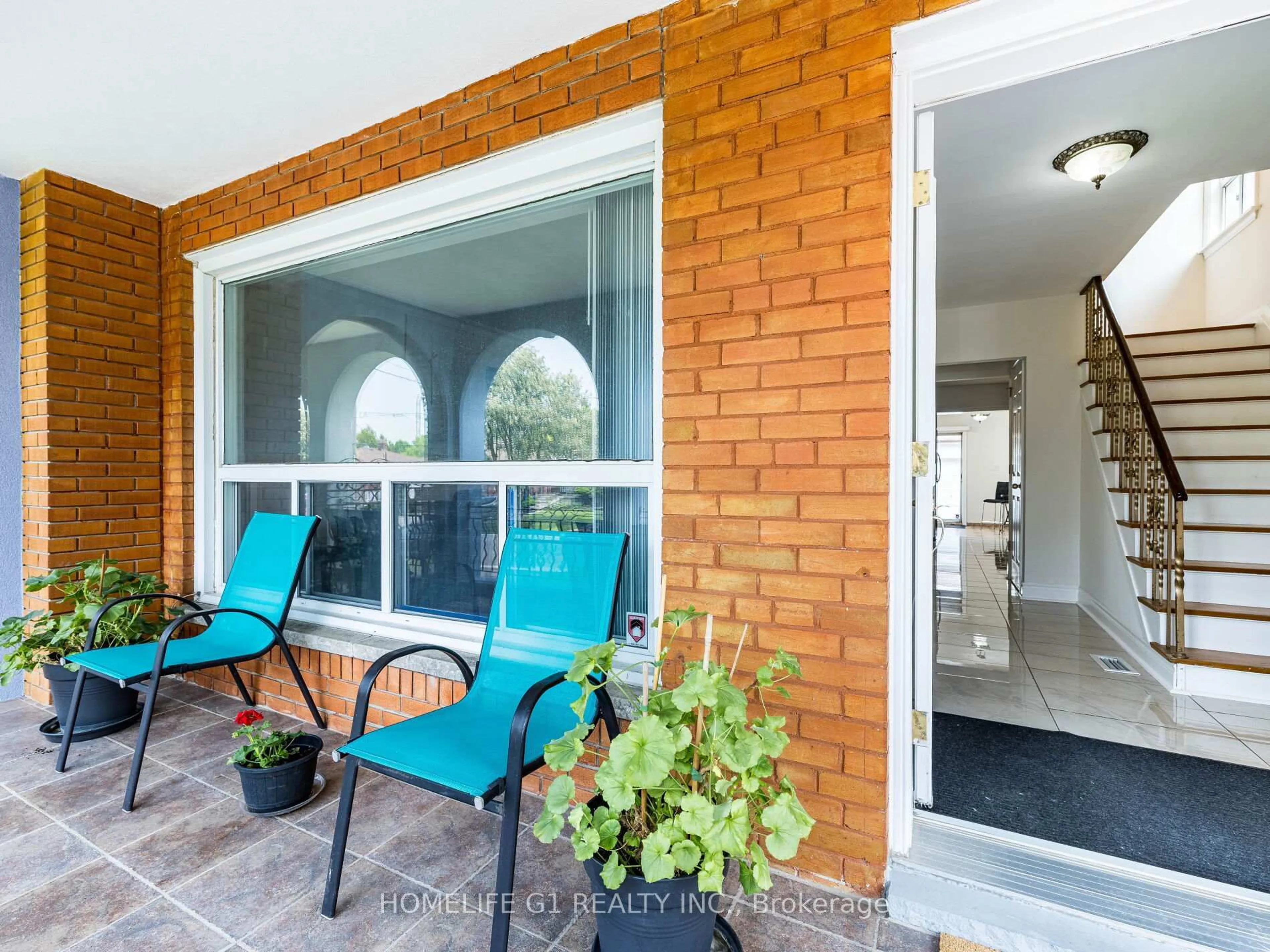 Patio, street for 43 Fernando Rd, Toronto Ontario M9M 2P7