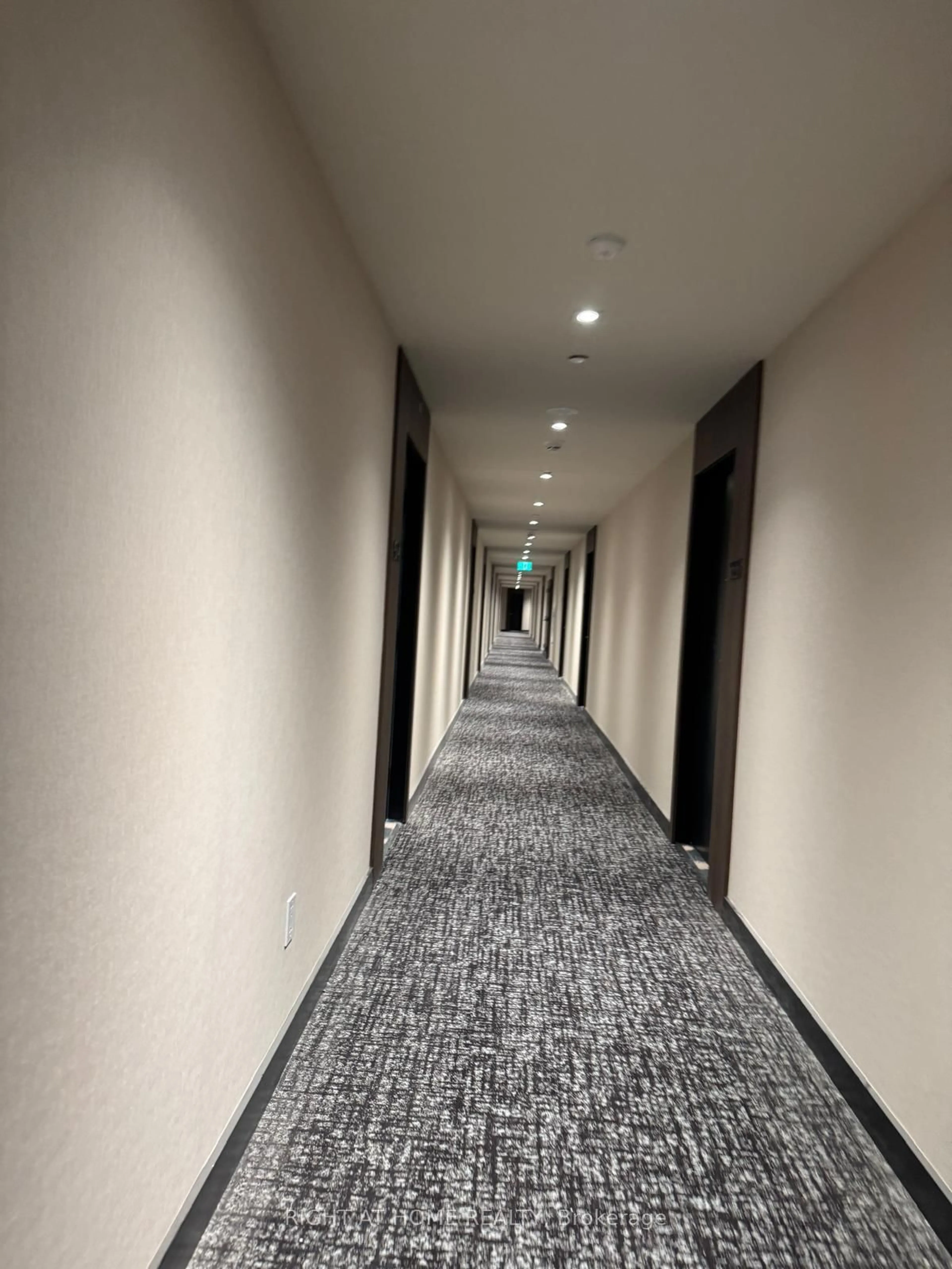 Indoor foyer for 2501 Saw Whet Blvd #517, Oakville Ontario L6M 5N2