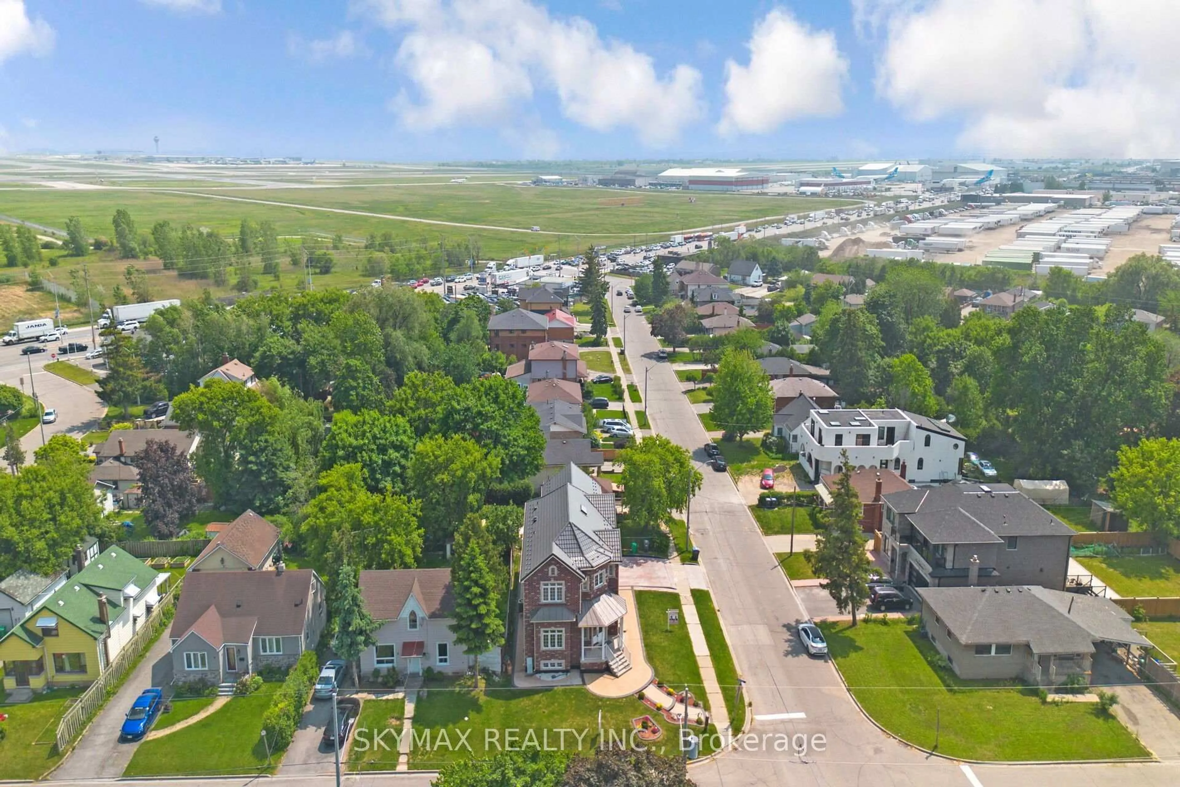 A pic from outside/outdoor area/front of a property/back of a property/a pic from drone, water/lake/river/ocean view for 18 Burlington St, Mississauga Ontario L4T 1B7