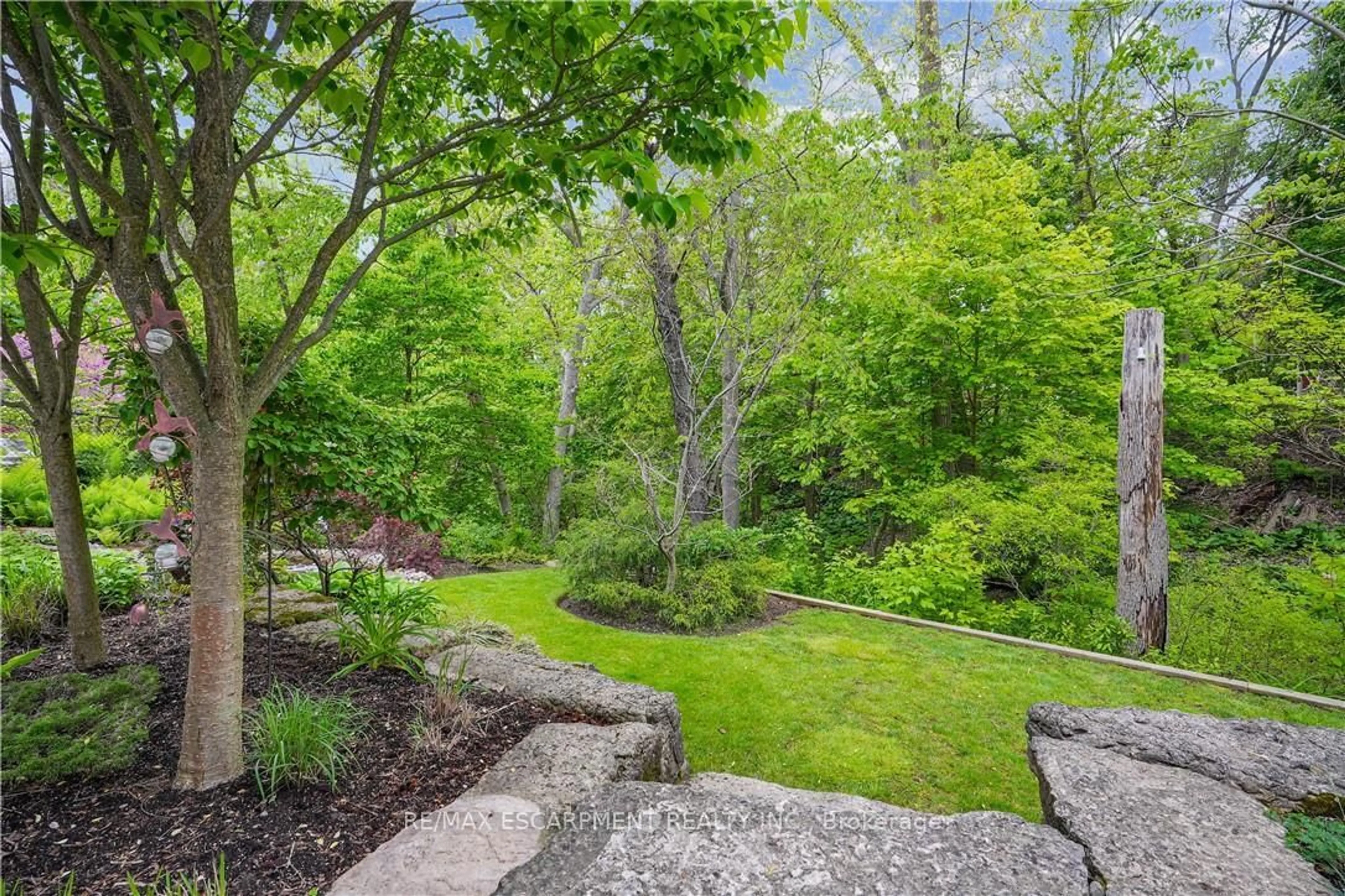 Patio, forest/trees view for 888 Partridge Dr, Burlington Ontario L7T 2Z5