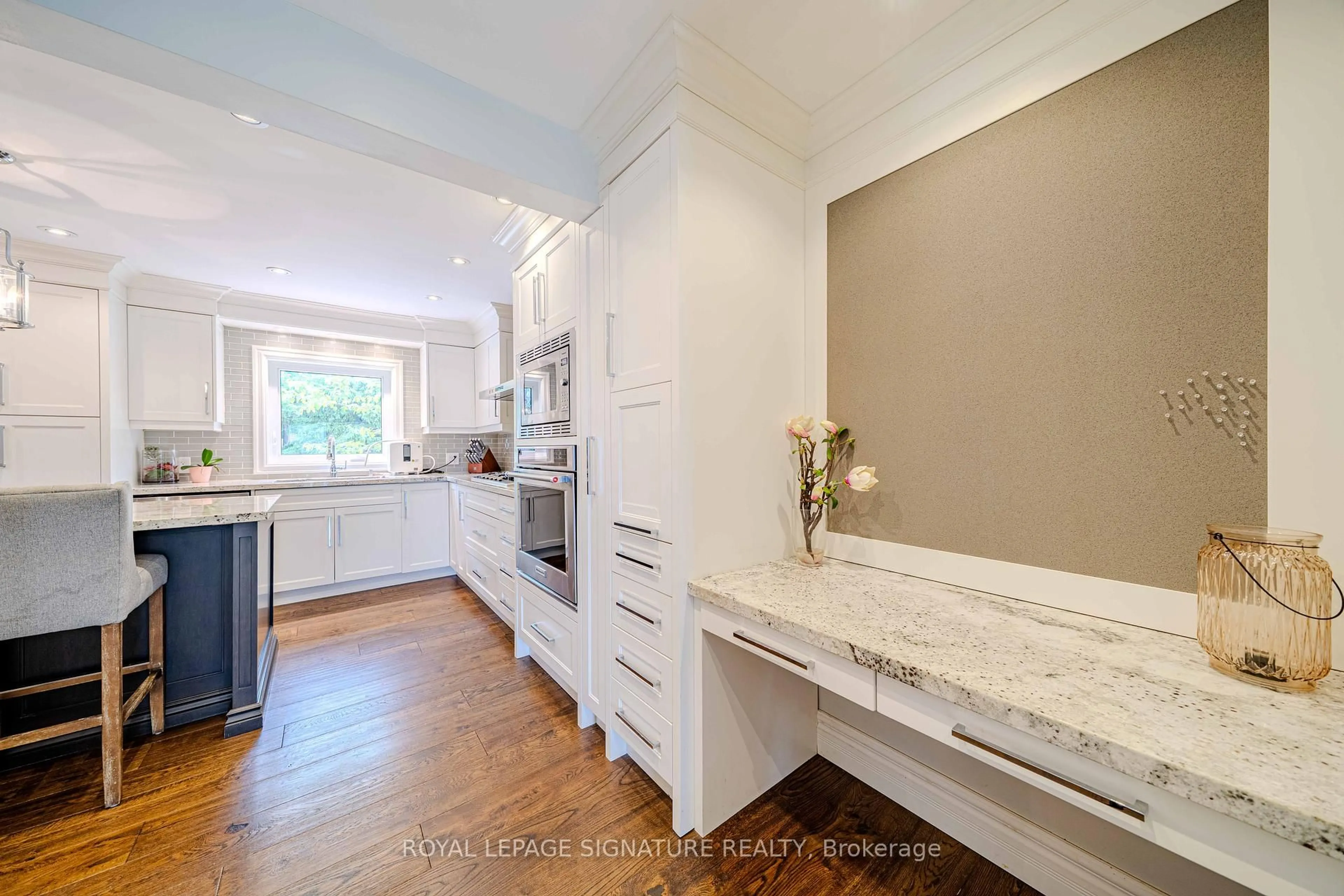 Open concept kitchen, unknown for 41 Mayo Dr, Toronto Ontario M6L 2X4