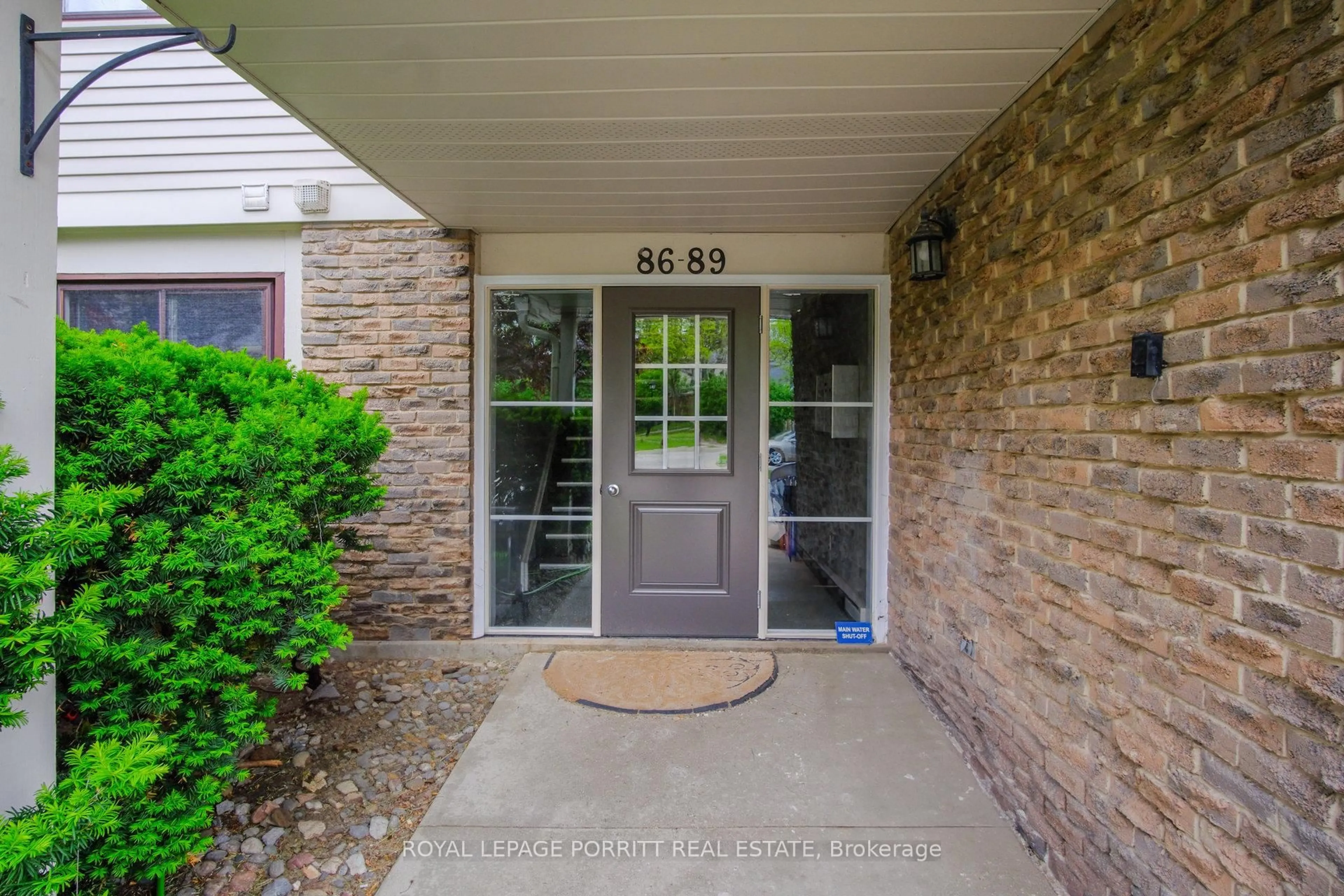 Indoor entryway for 2701 Aquitaine Ave #87, Mississauga Ontario L5N 2H7
