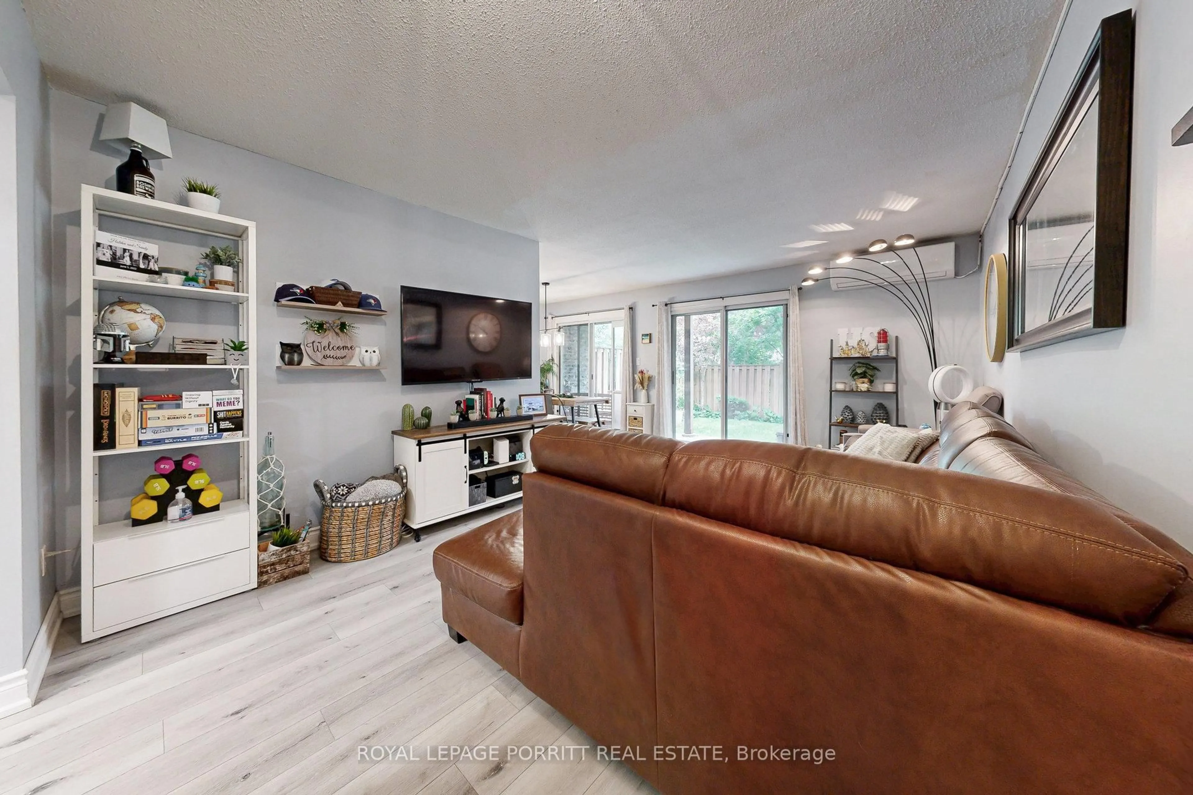 Living room with furniture, unknown for 2701 Aquitaine Ave #87, Mississauga Ontario L5N 2H7
