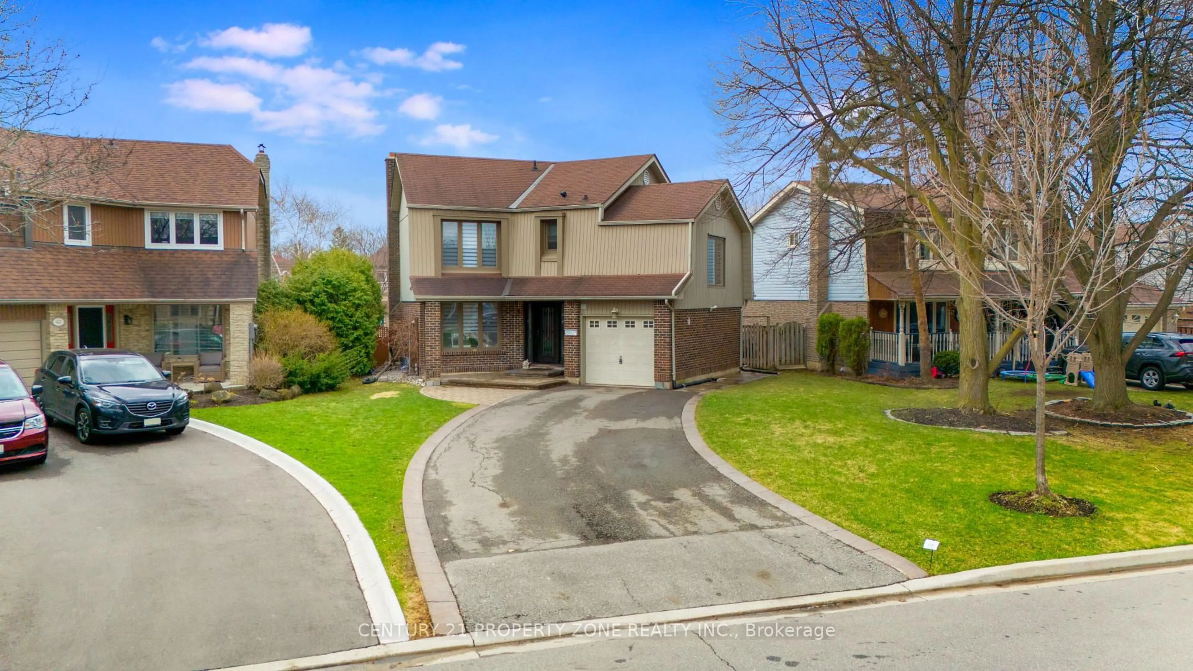A pic from outside/outdoor area/front of a property/back of a property/a pic from drone, street for 42 Montcalm Pl, Brampton Ontario L6S 2X6