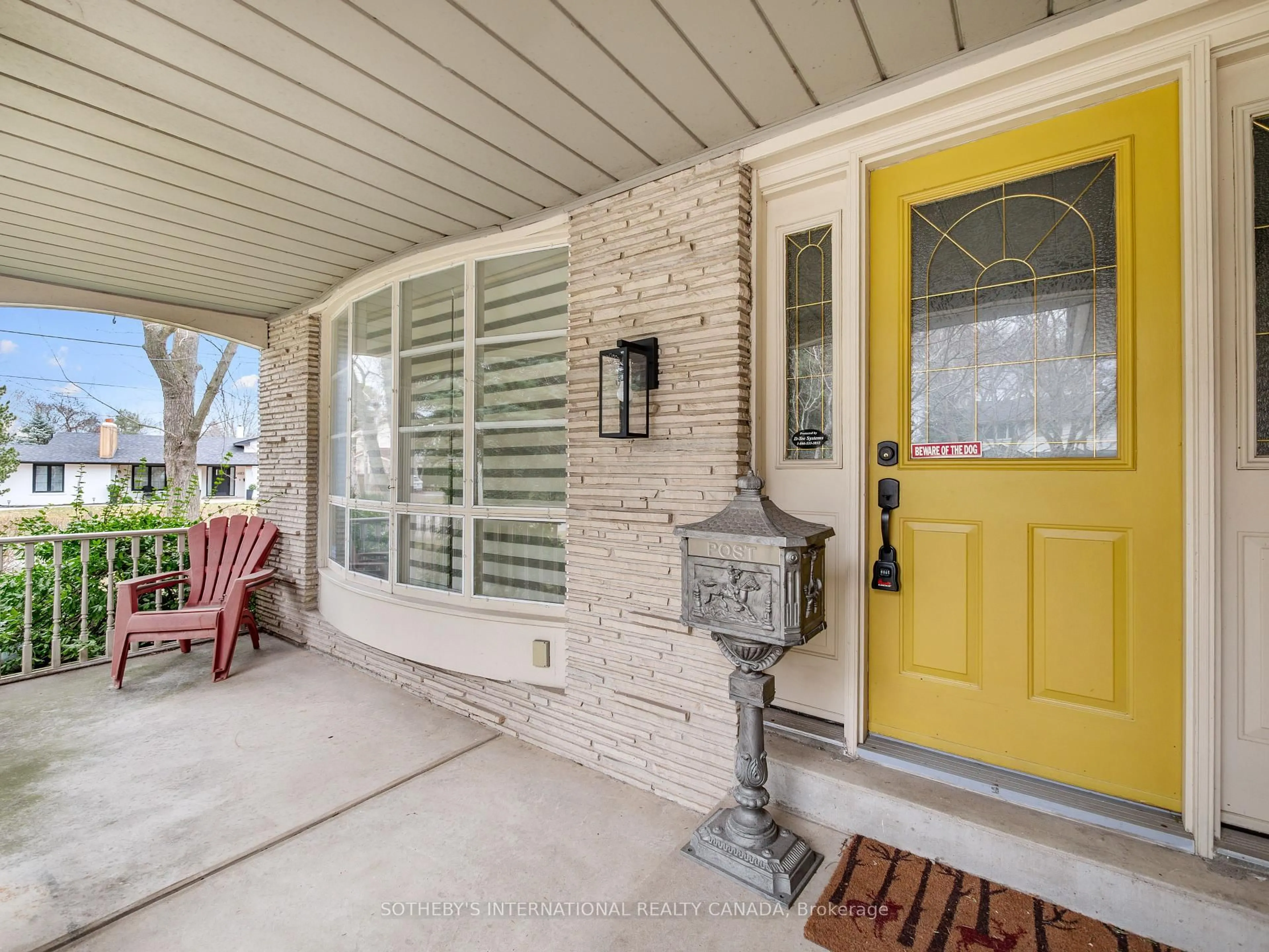 Indoor entryway for 1601 Calumet Pl, Mississauga Ontario L5J 3B1