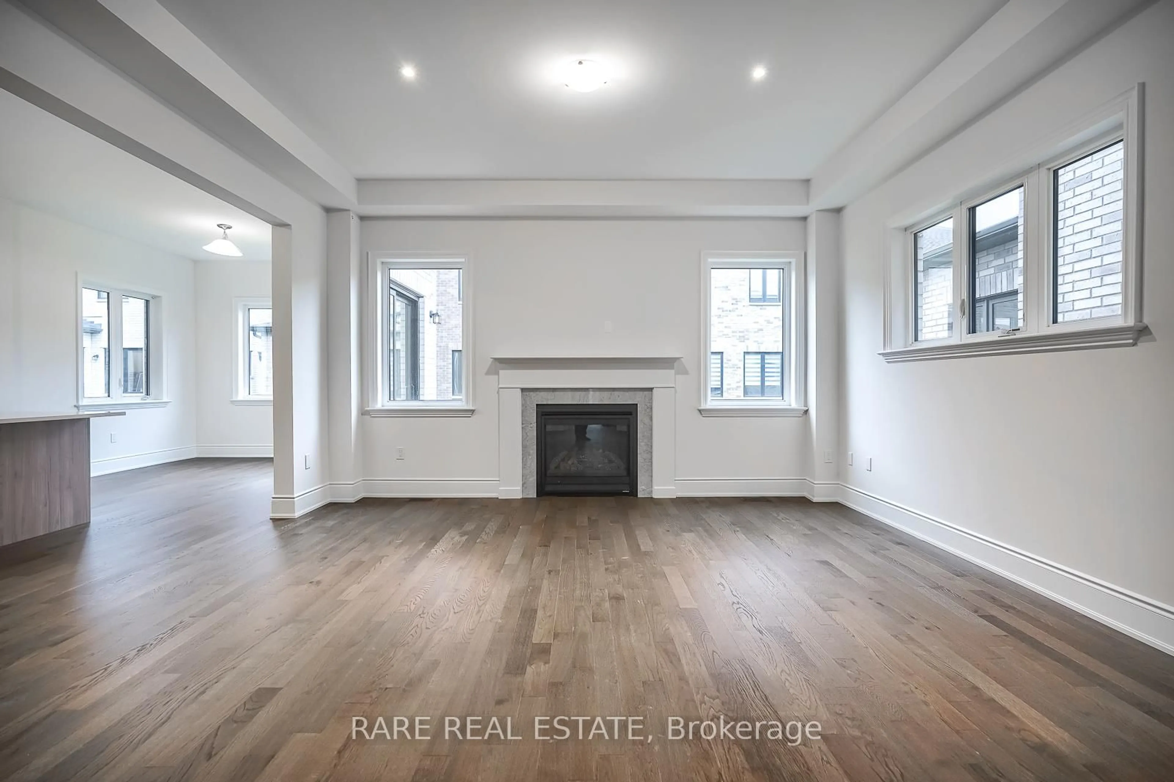 A pic of a room for 1212 Queens Plate Rd, Oakville Ontario L6M 5M3