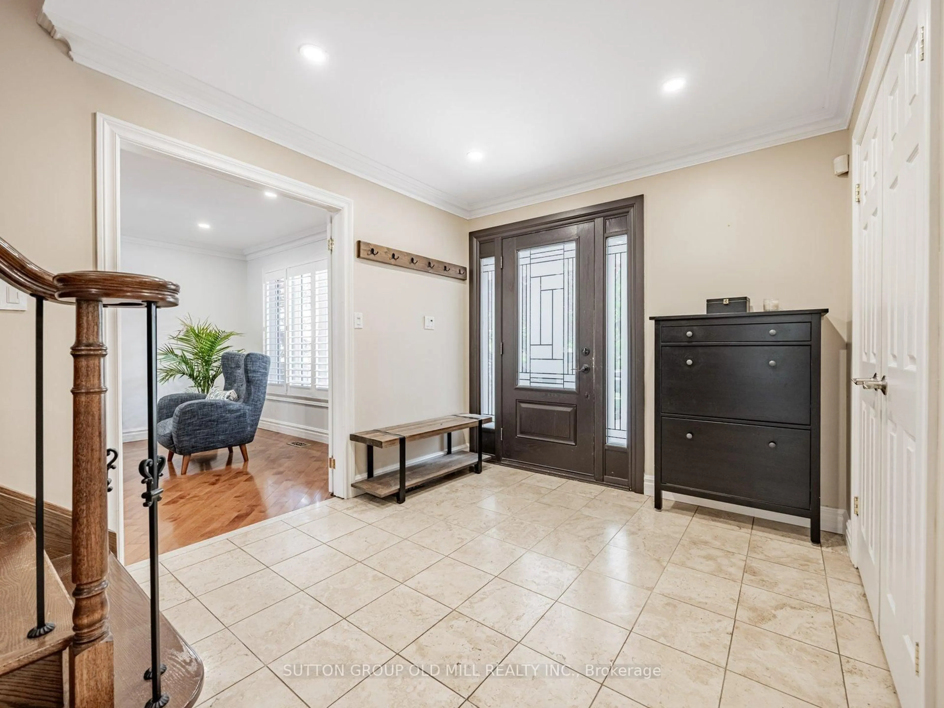 Indoor entryway for 2965 Mulberry Dr, Oakville Ontario L6J 7H8