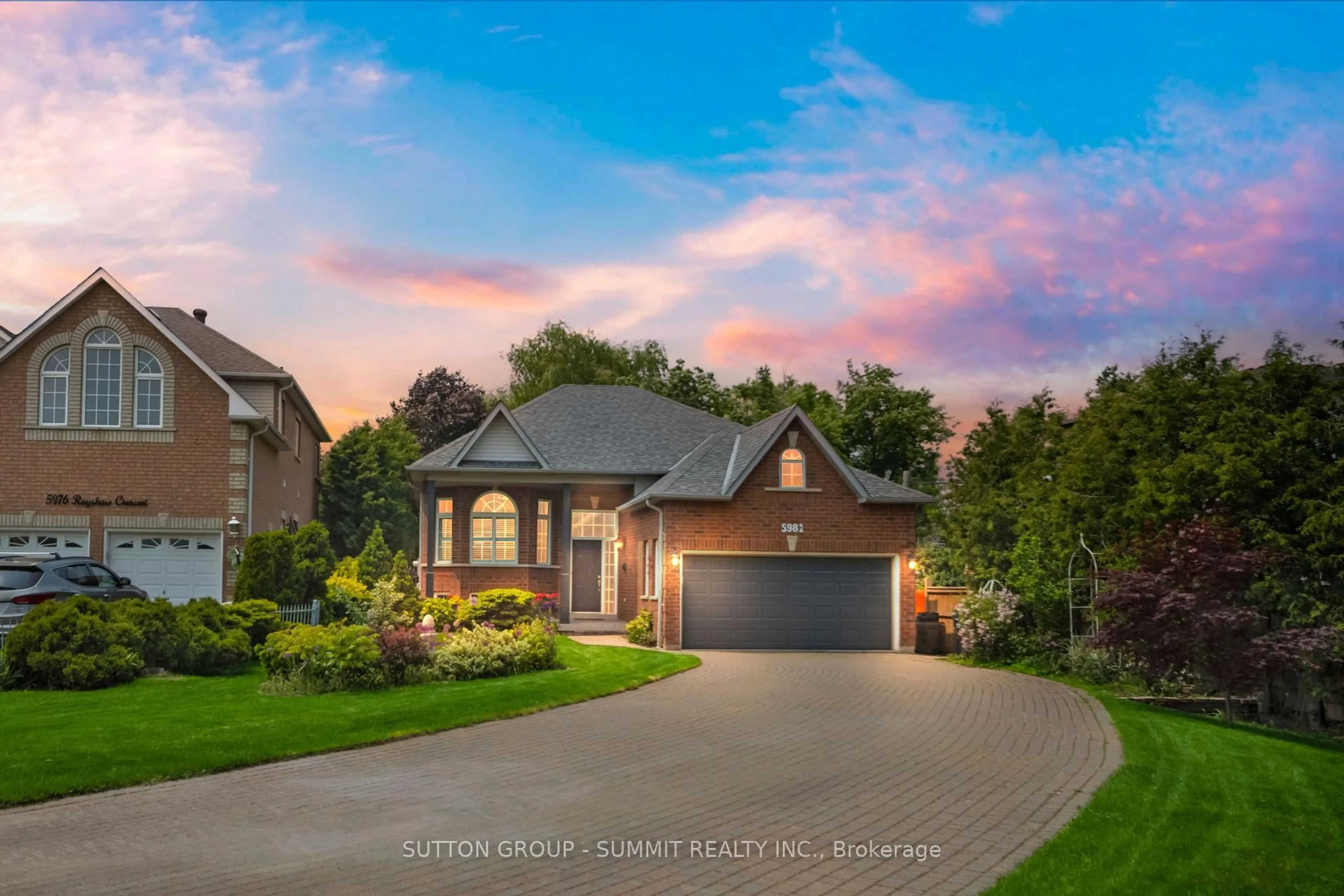 Home with brick exterior material, street for 5981 RAYSHAW Cres, Mississauga Ontario L5M 2P1