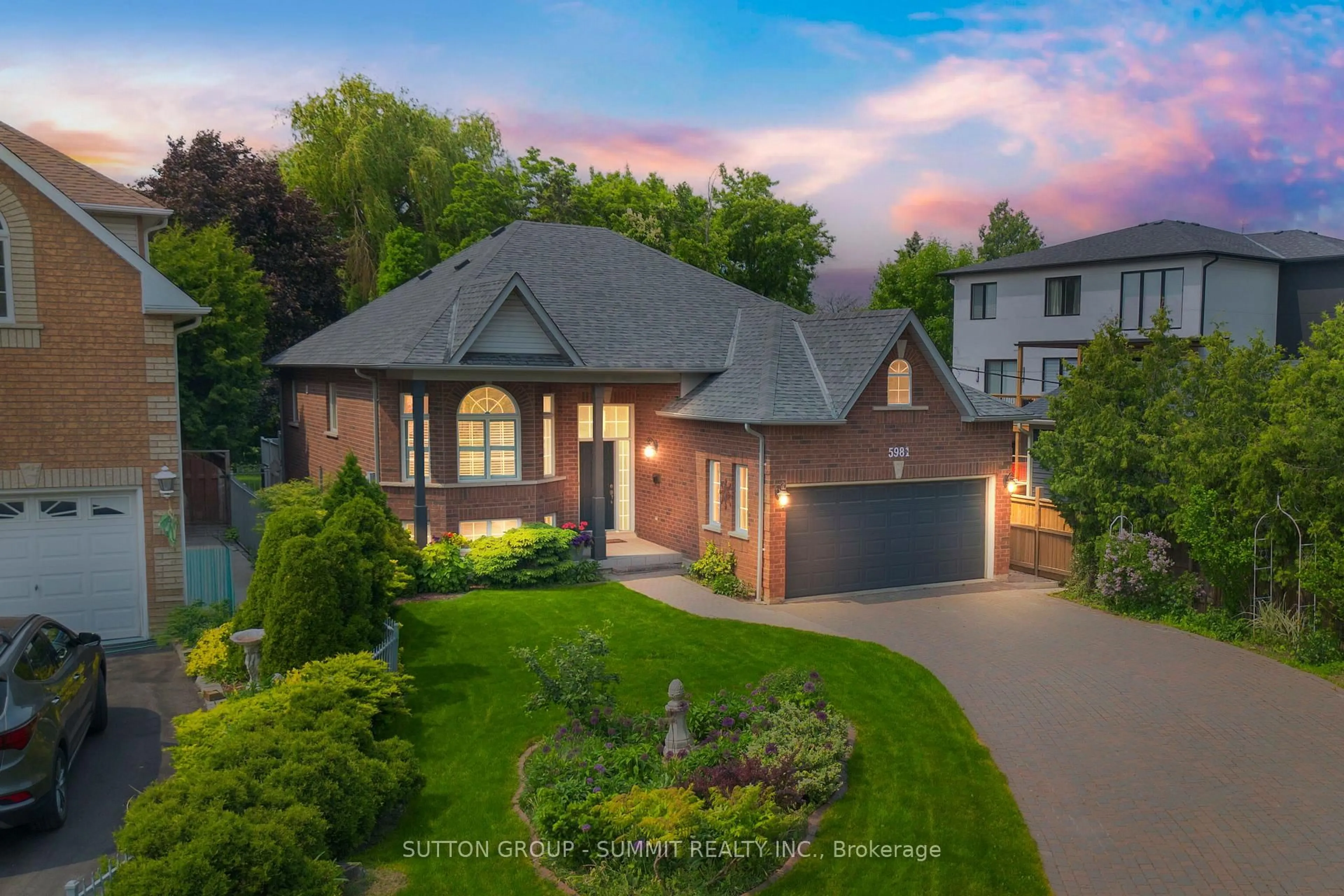 Home with brick exterior material, street for 5981 RAYSHAW Cres, Mississauga Ontario L5M 2P1