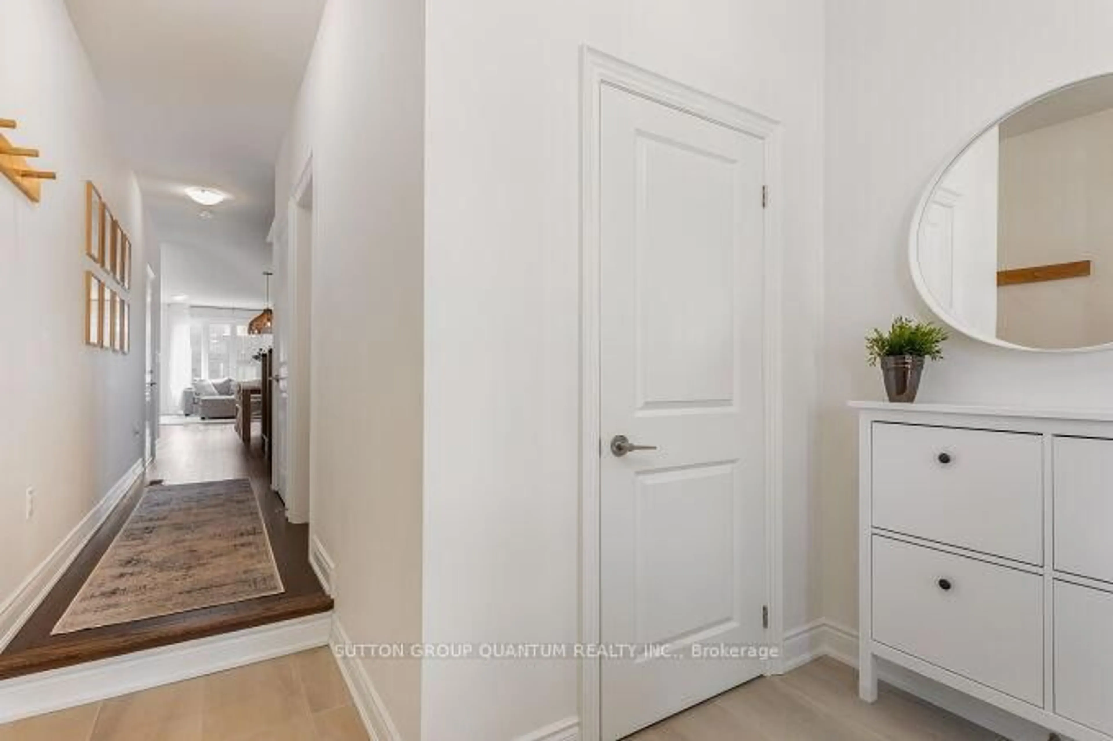 Indoor entryway for 71 Bermondsey Way, Brampton Ontario L6Y 6K9