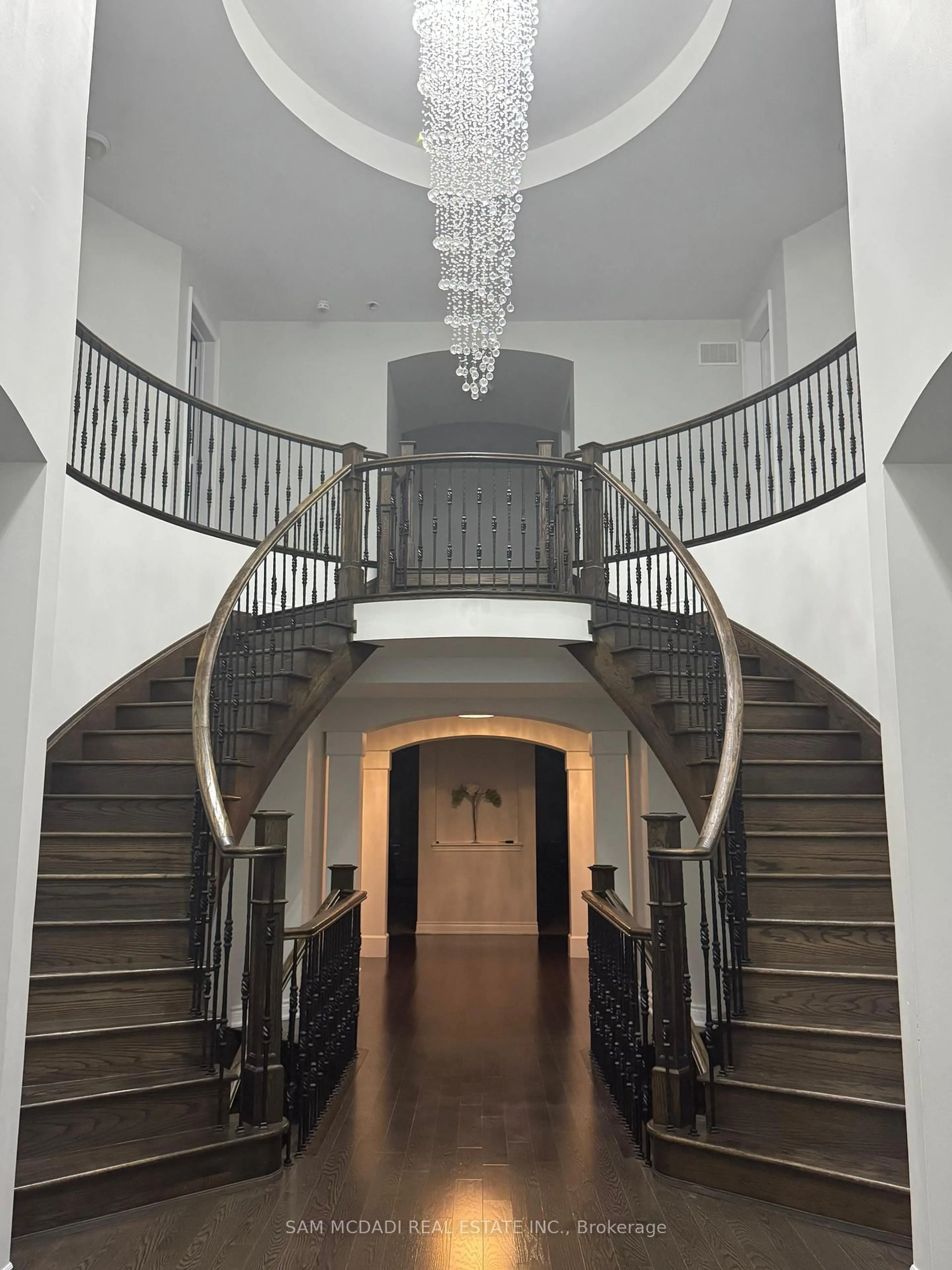 Indoor foyer for 11 Burlwood Rd, Brampton Ontario L6P 4E9