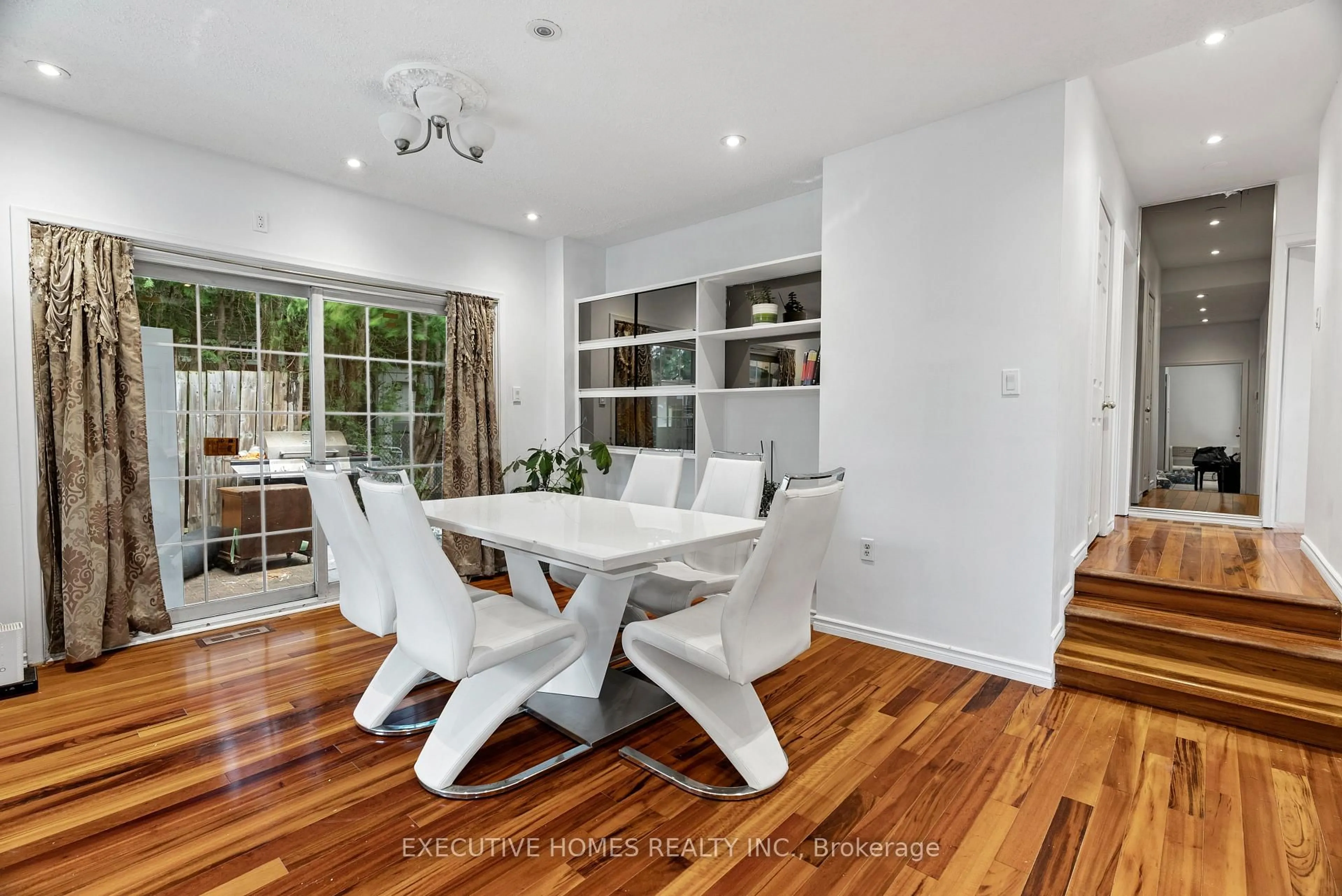 Dining room, wood/laminate floor for 3694 Queenston Dr, Mississauga Ontario L5C 2H2