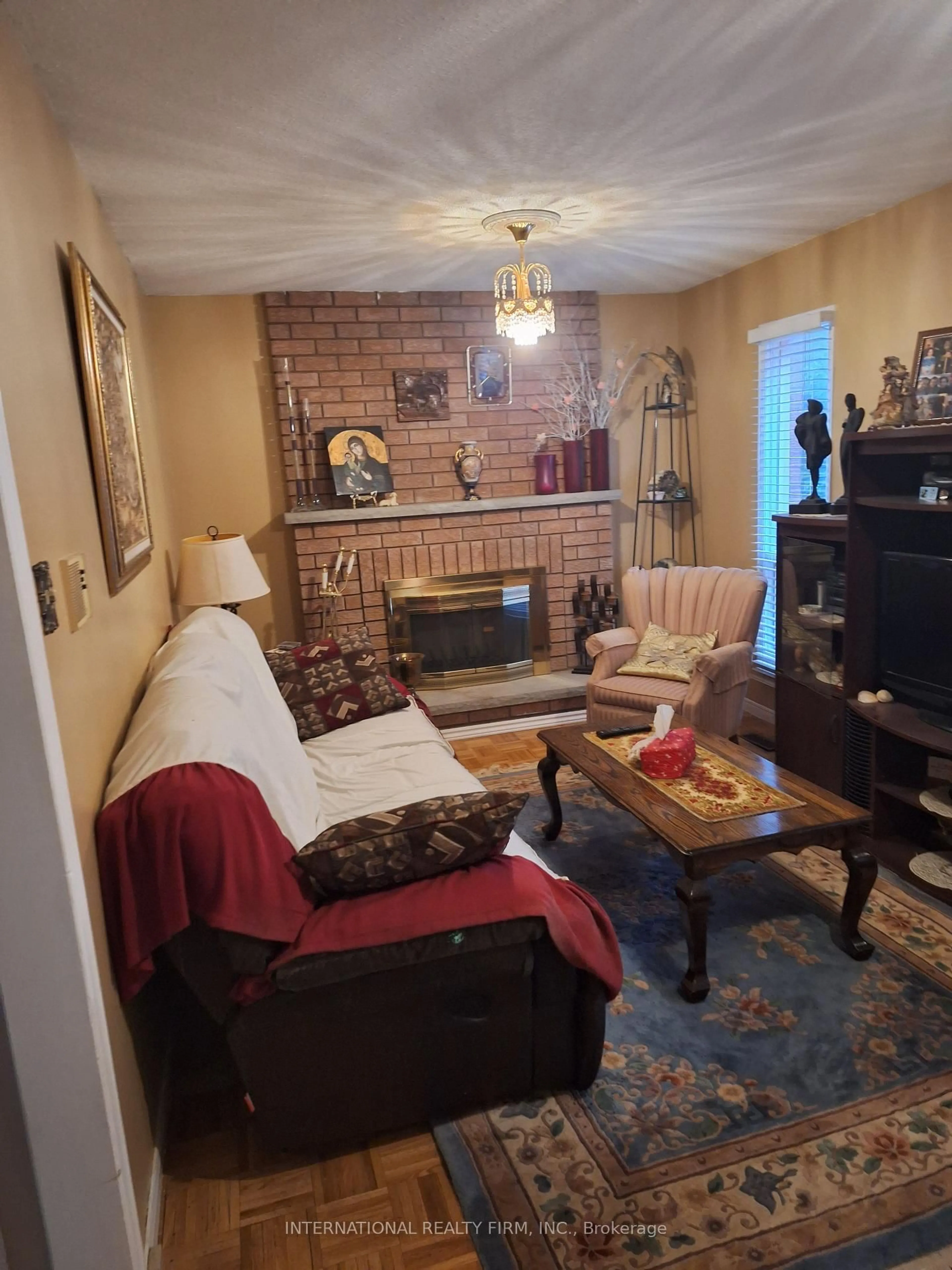 Living room with furniture, unknown for 1961 Aldermead Rd, Mississauga Ontario L5M 3A1