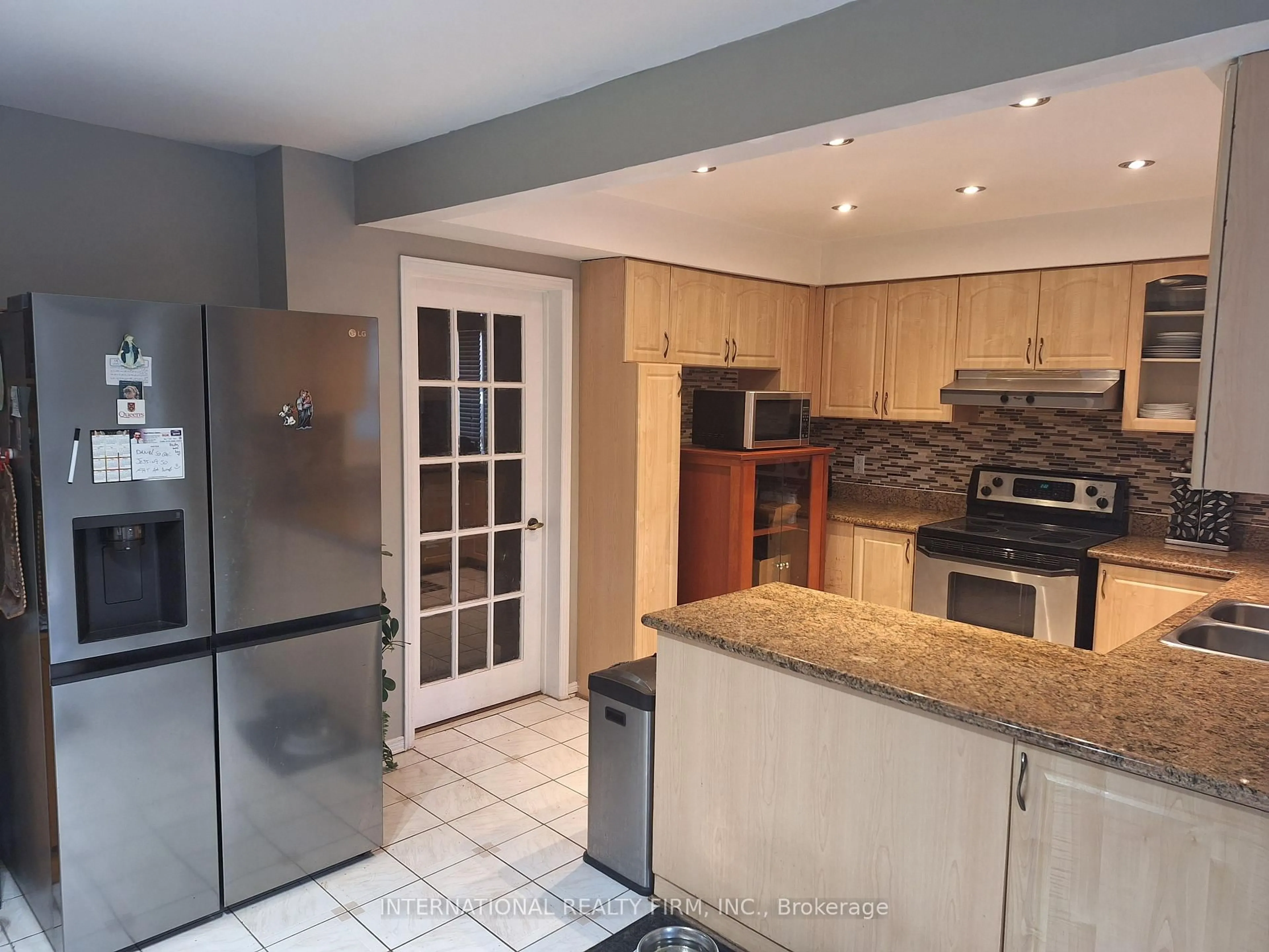 Open concept kitchen, unknown for 1961 Aldermead Rd, Mississauga Ontario L5M 3A1