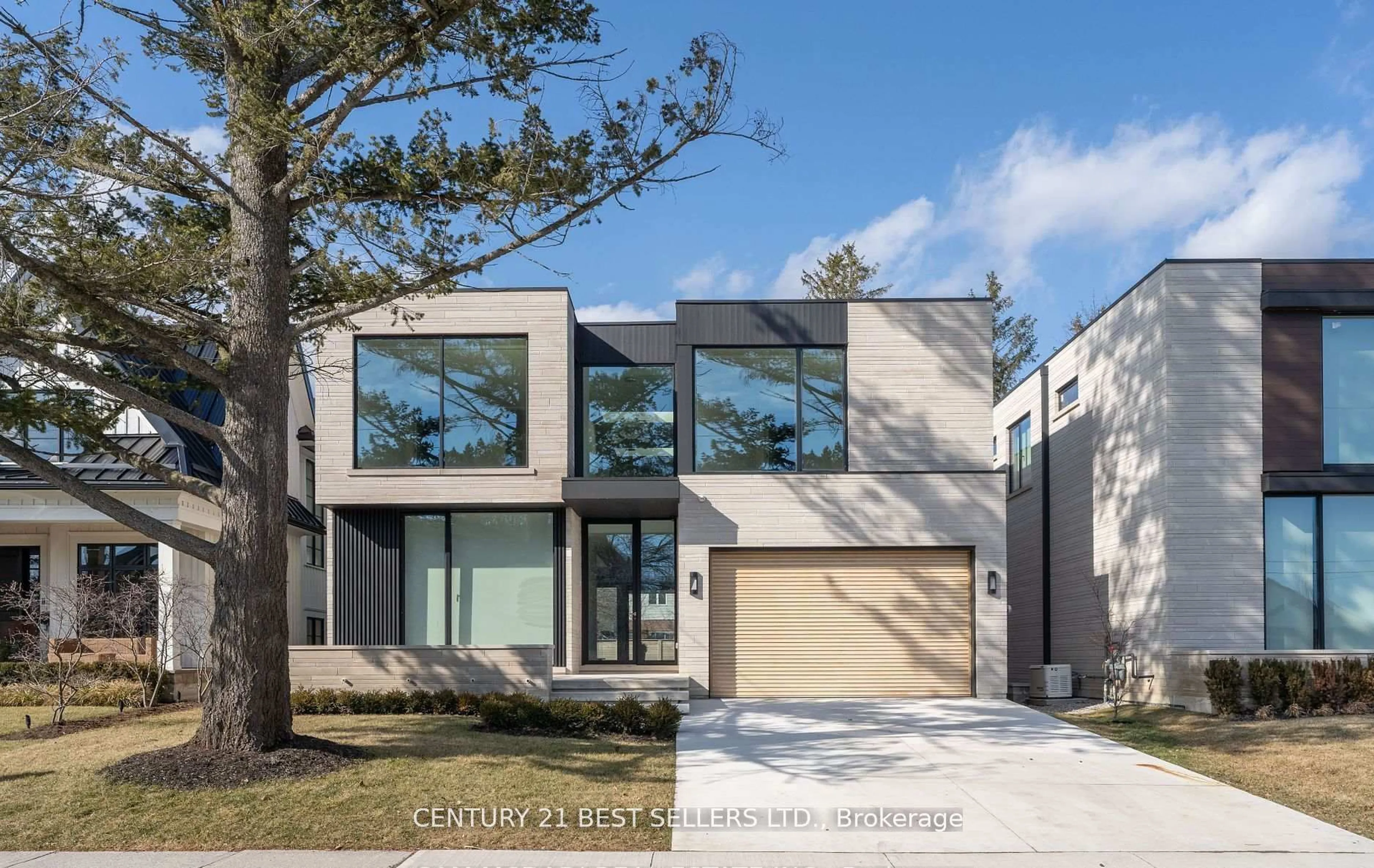 Home with brick exterior material, street for 119 Cumberland Dr, Mississauga Ontario L5G 3N3