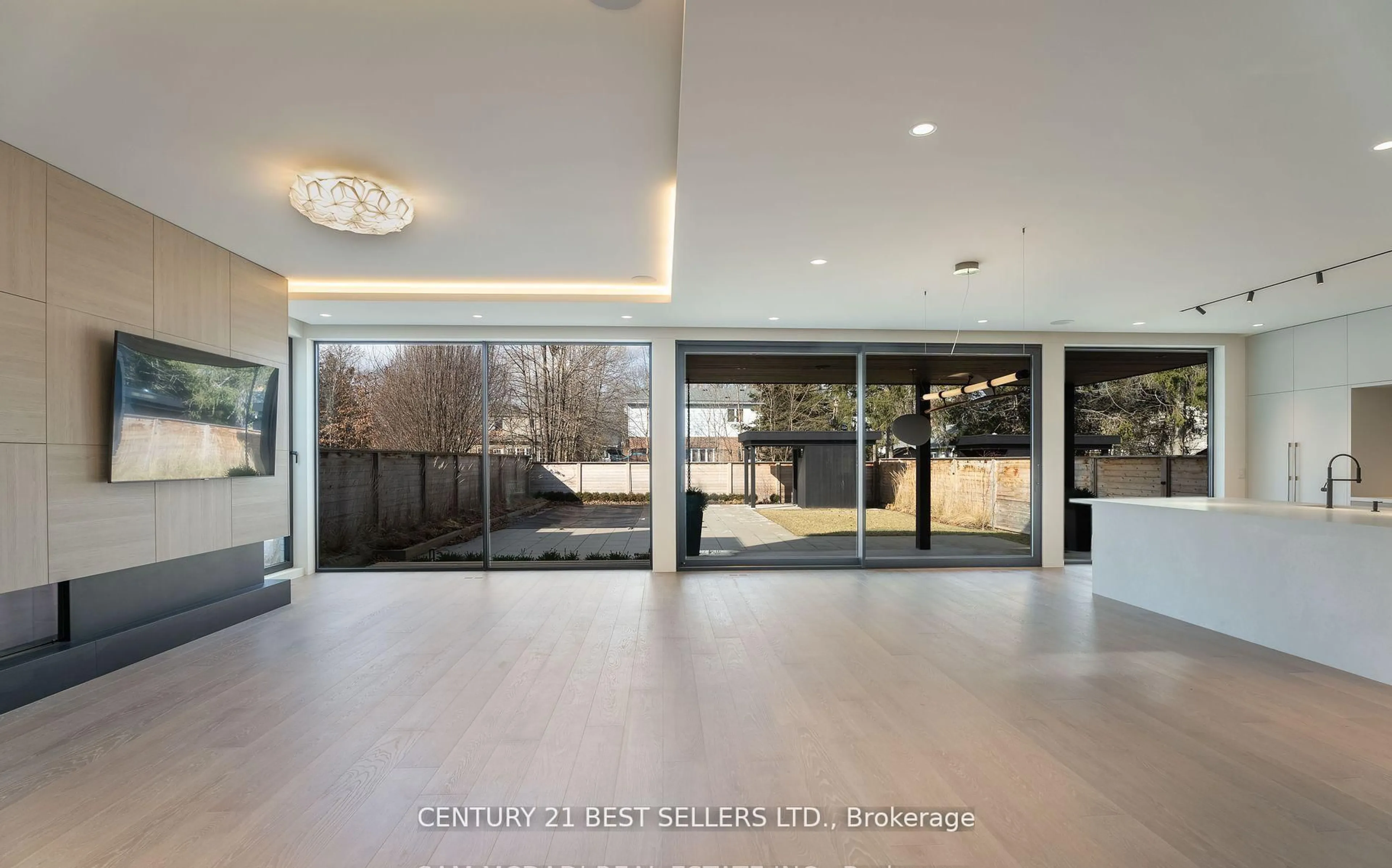 Indoor foyer for 119 Cumberland Dr, Mississauga Ontario L5G 3N3
