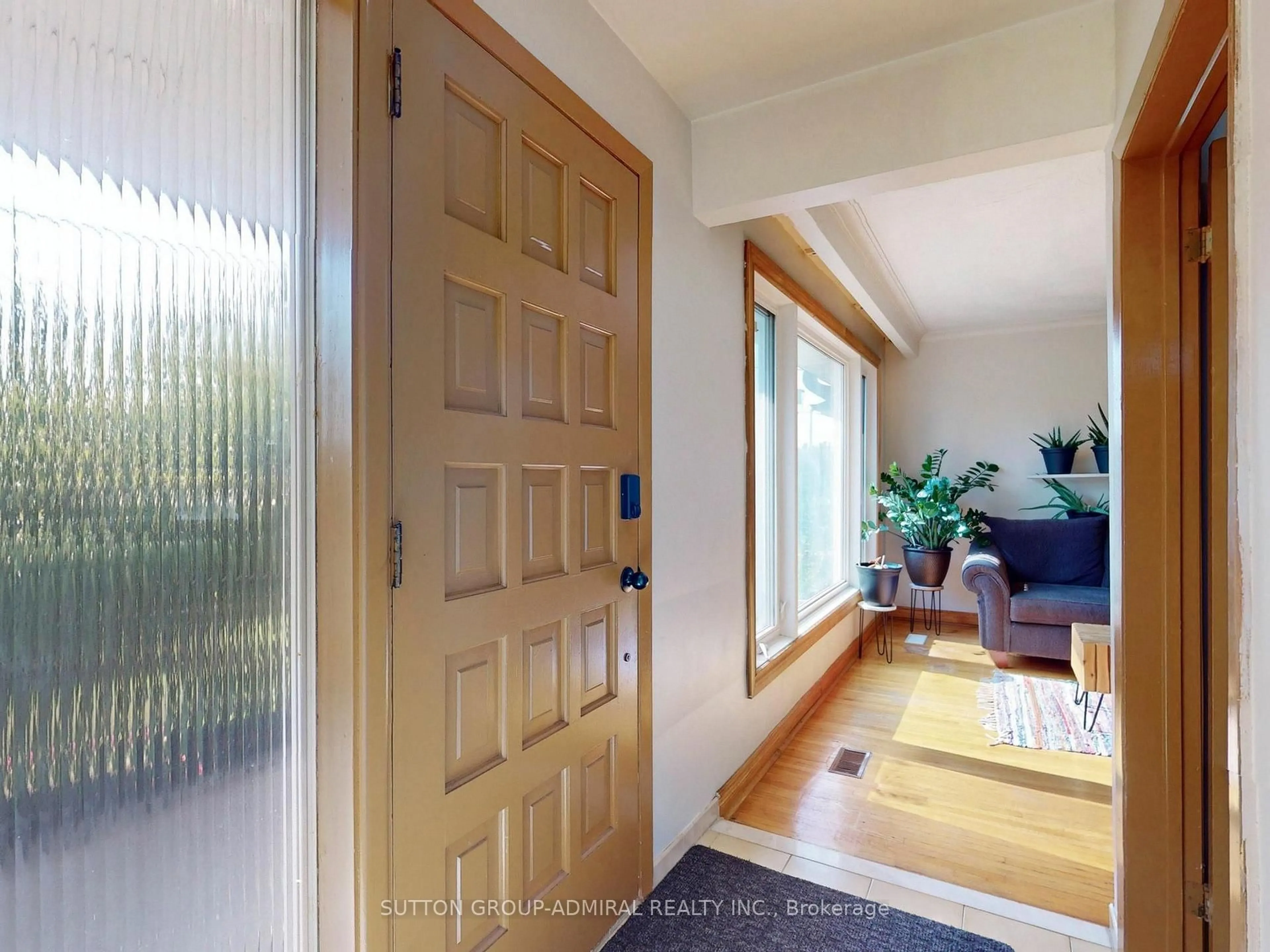Indoor entryway for 31 Charrington Cres, Toronto Ontario M3L 2C3