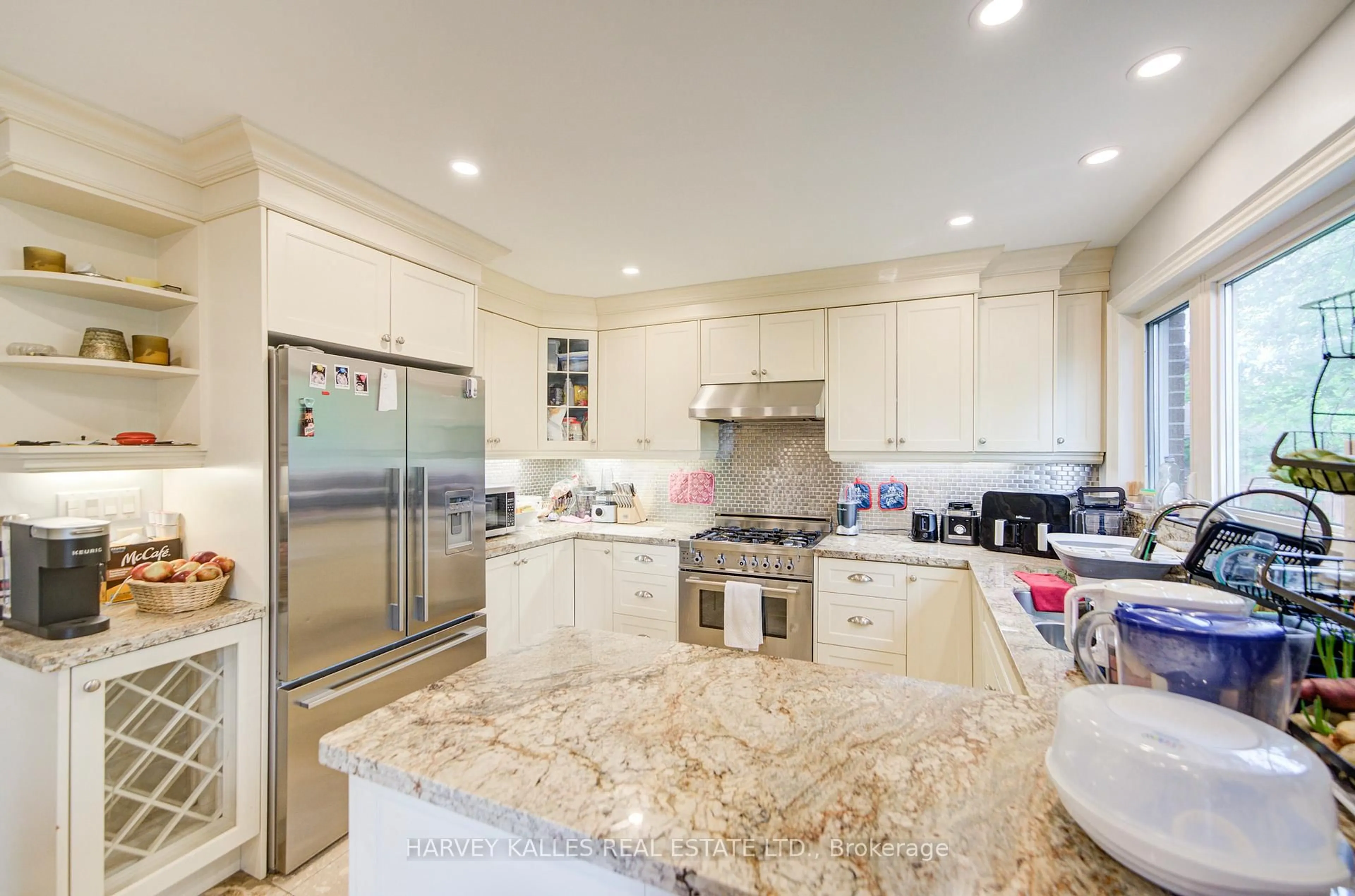 Open concept kitchen, ceramic/tile floor for 29 Lois Ave, Toronto Ontario M6B 3K4