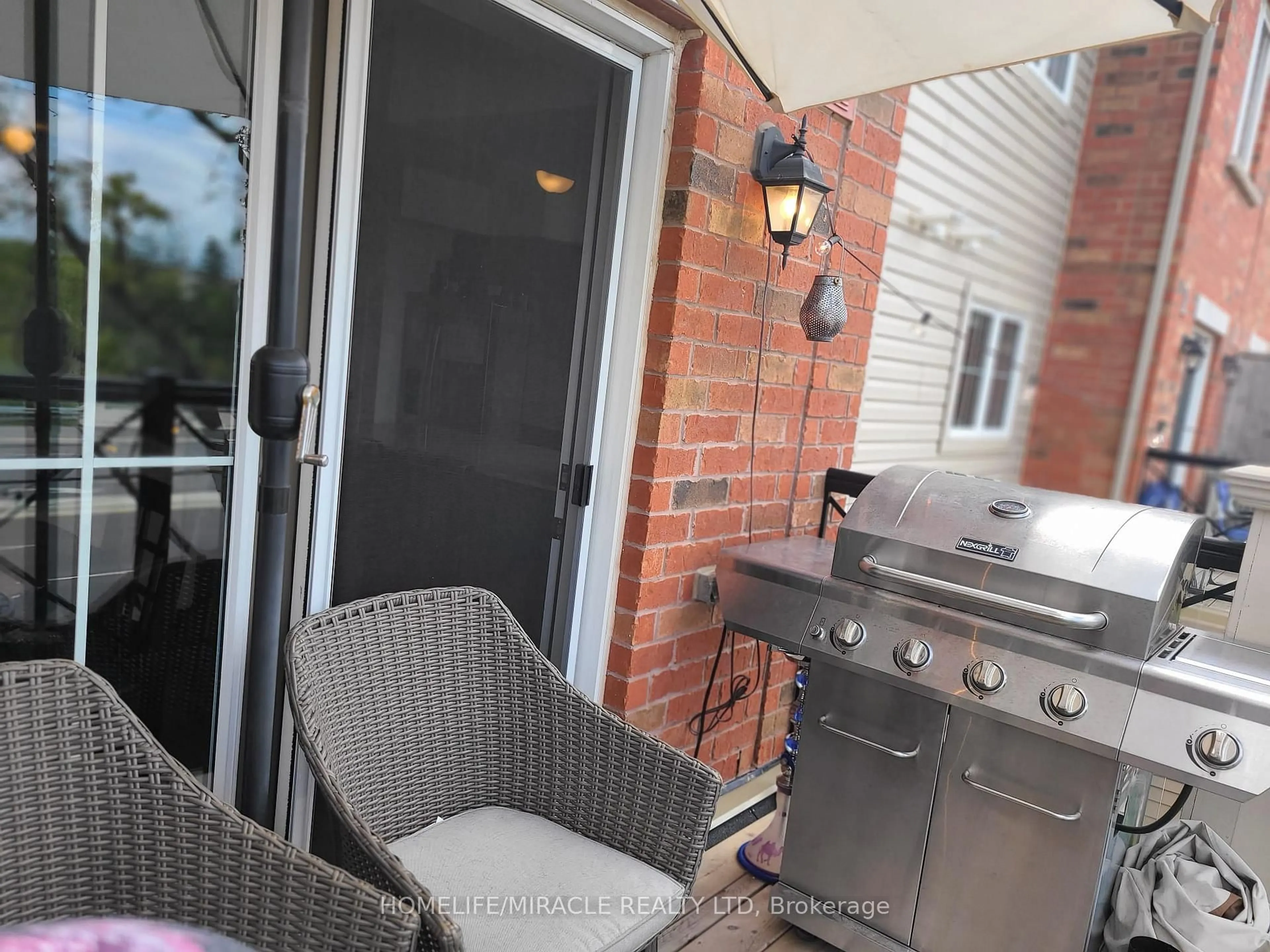 Patio, street for 2508 POST Rd #18, Oakville Ontario L6H 0K1