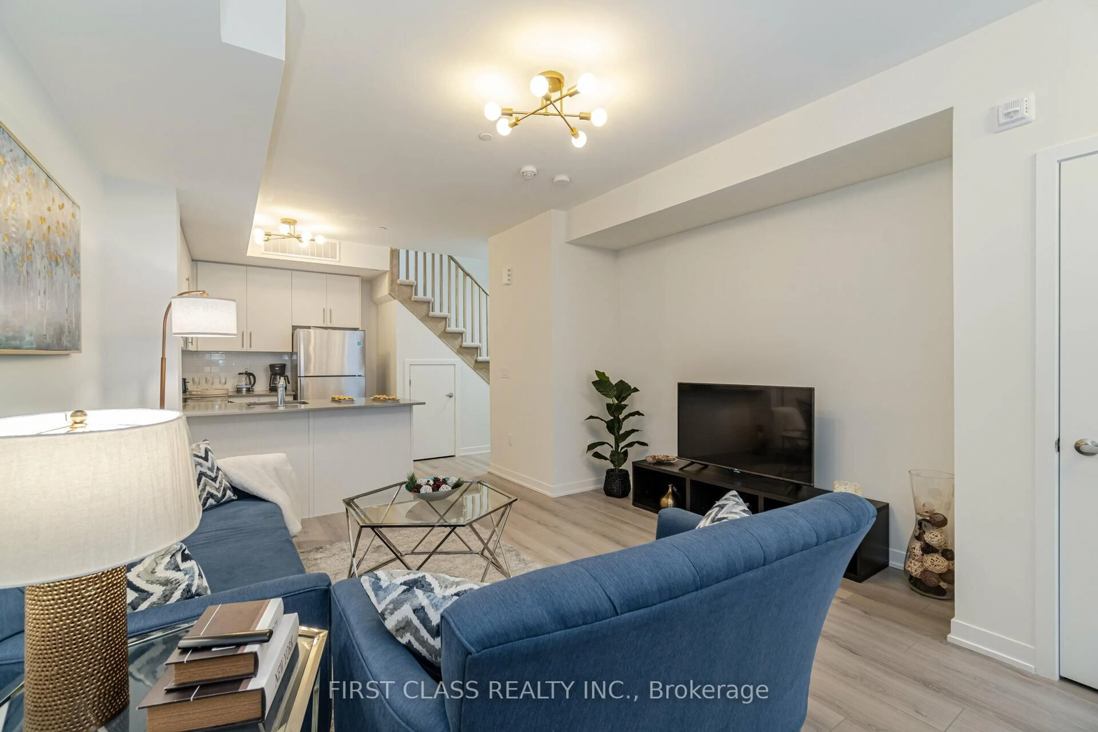 Living room with furniture, unknown for 3405 Ridgeway Dr #30, Mississauga Ontario L5T 5T3