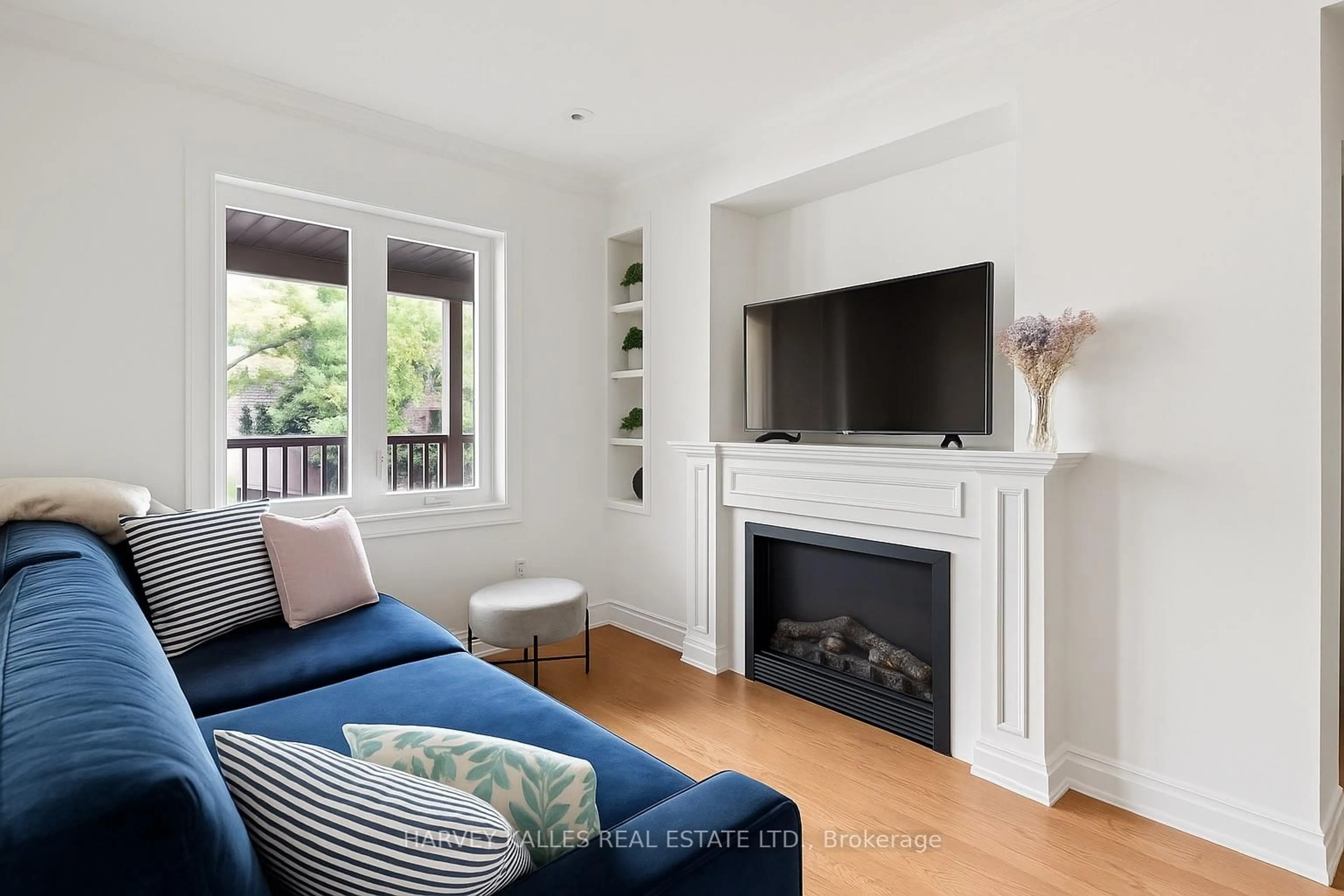 Living room with furniture, wood/laminate floor for 79 Pendrith St, Toronto Ontario M6G 1R8