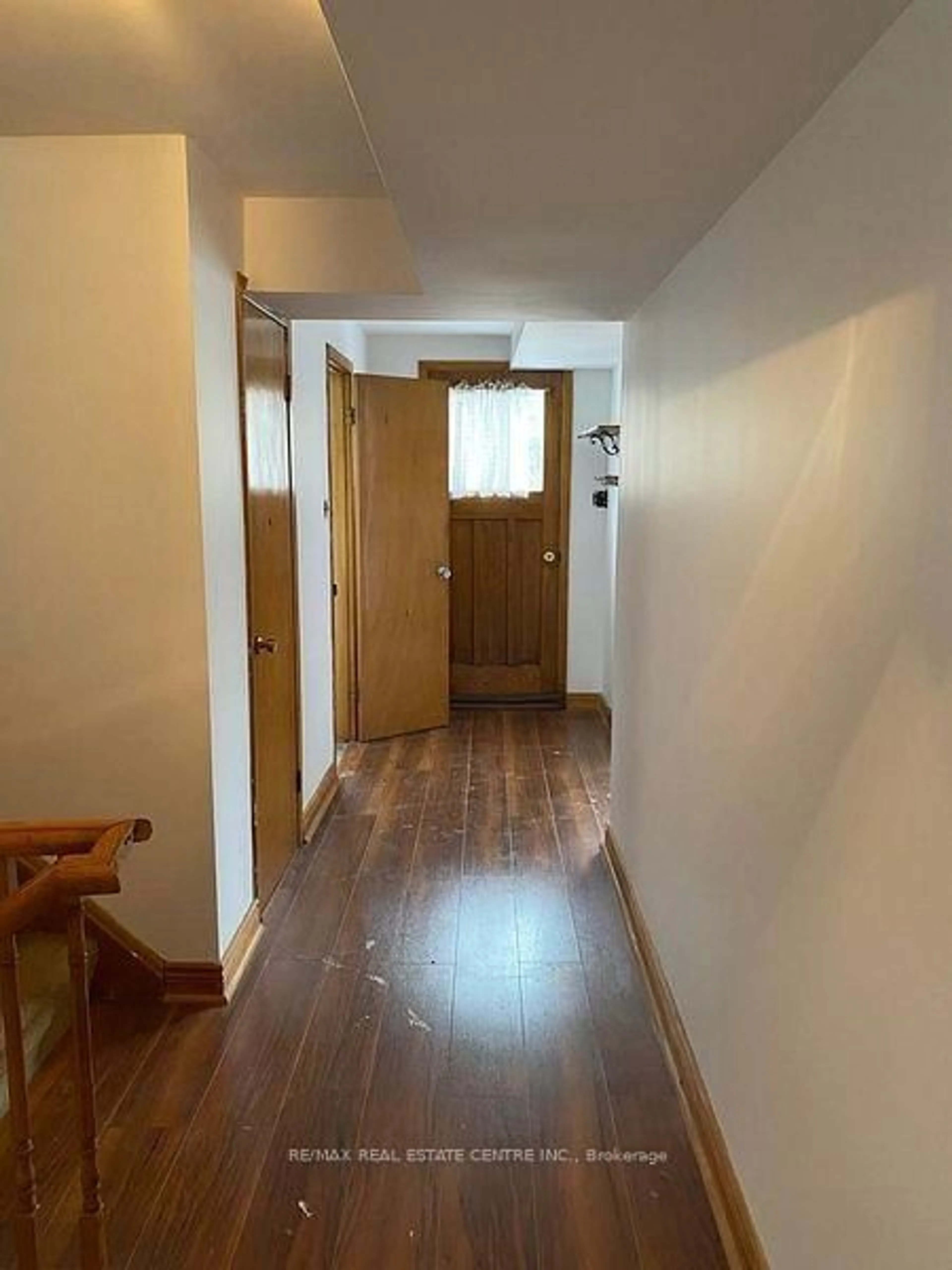 A pic of a room for 462 Scarsdale Cres, Oakville Ontario L6W 3W7