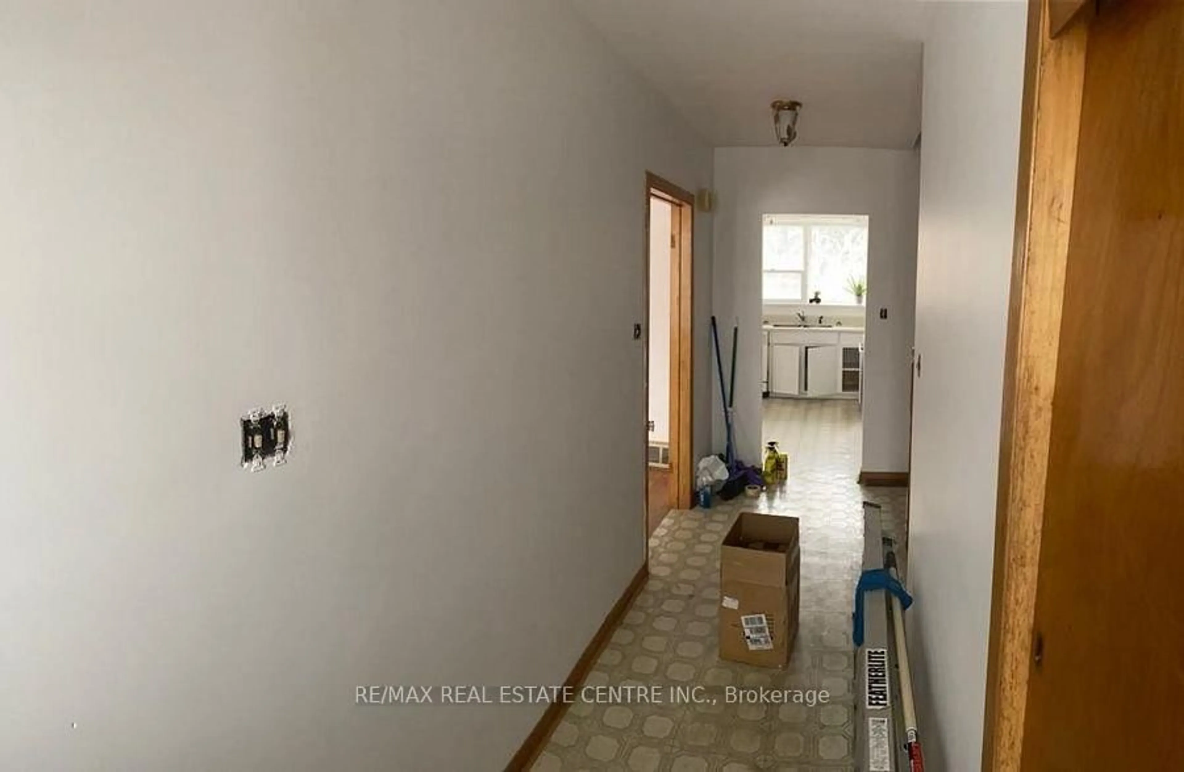 A pic of a room for 462 Scarsdale Cres, Oakville Ontario L6W 3W7