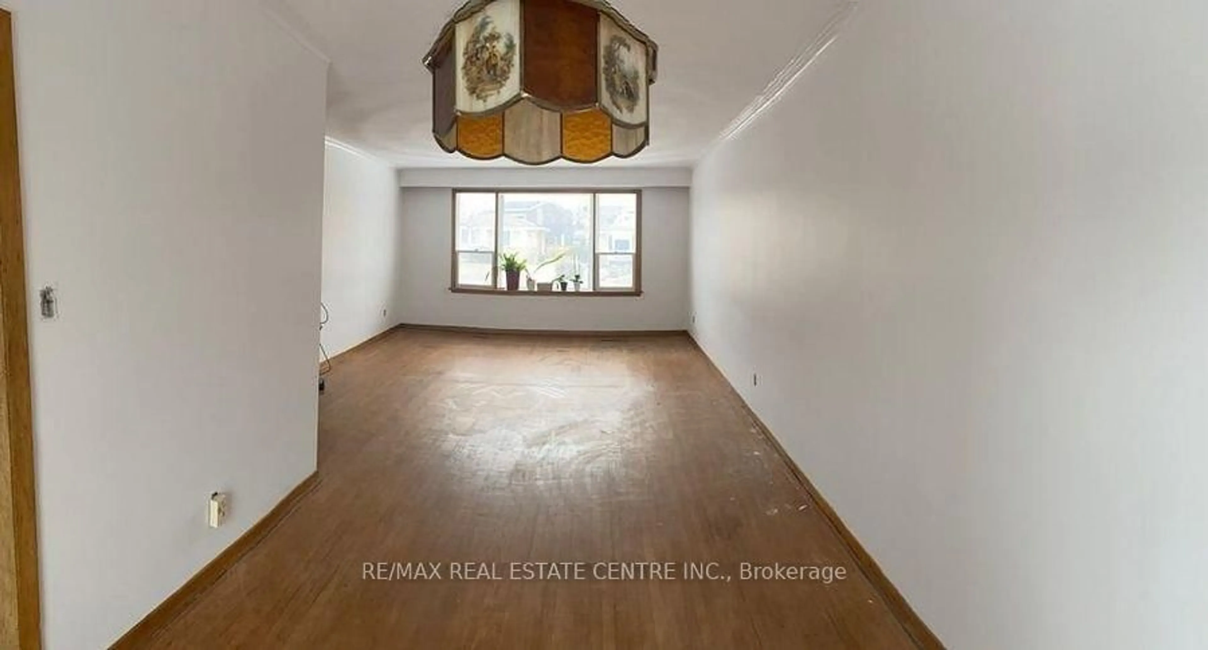A pic of a room for 462 Scarsdale Cres, Oakville Ontario L6W 3W7