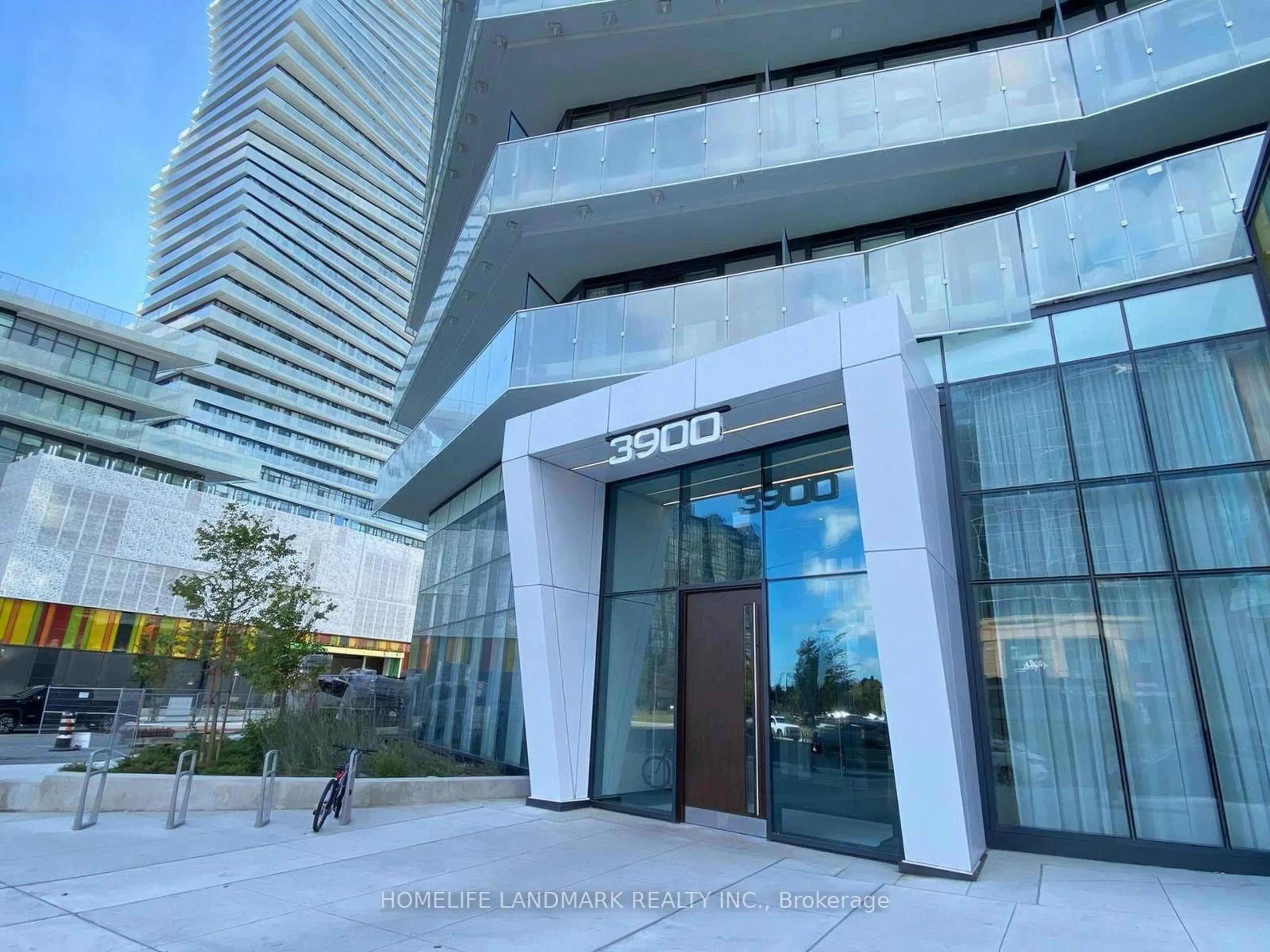 Indoor foyer for 3900 Confederation Pkwy #901, Mississauga Ontario L5B 0M3