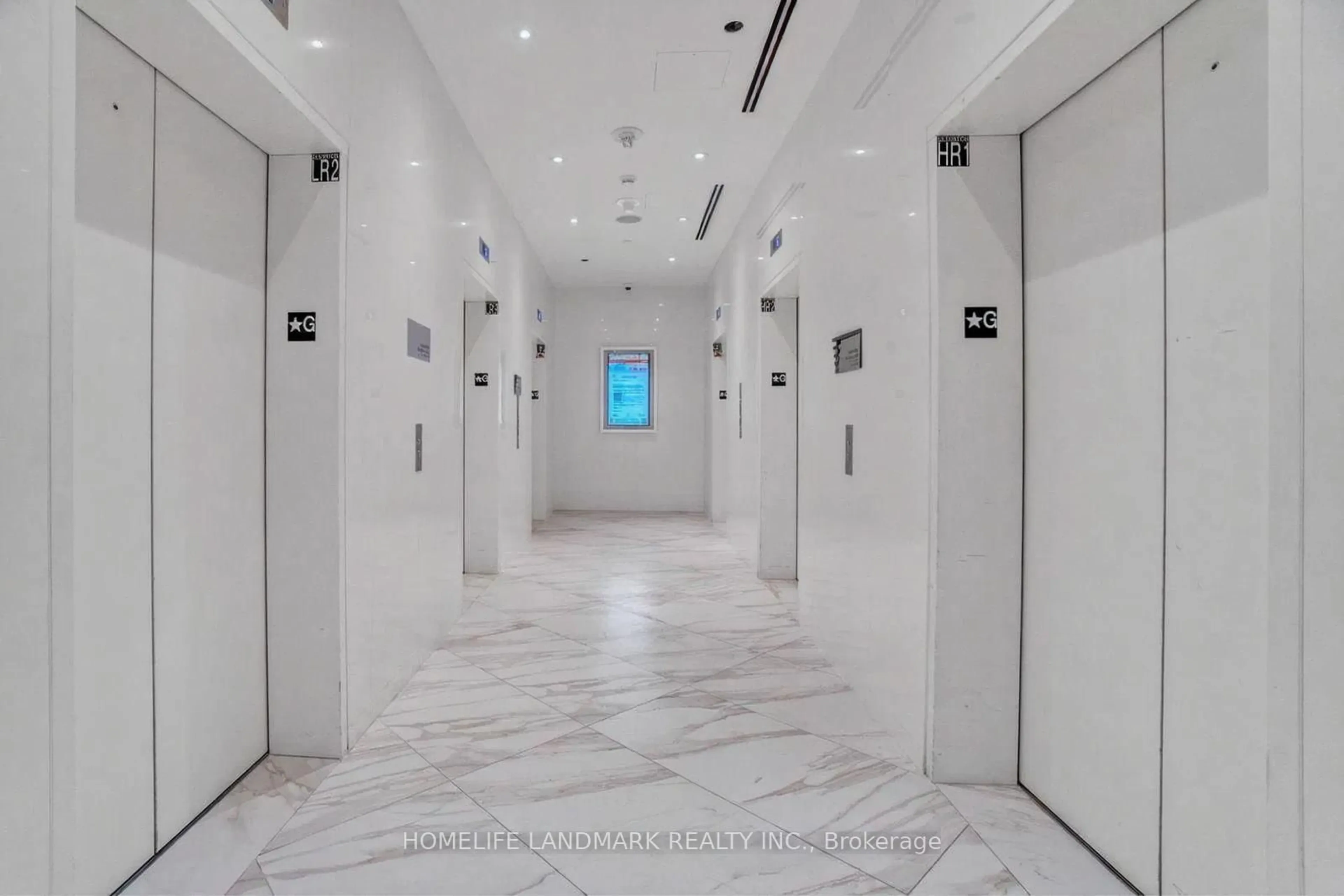 Indoor foyer for 3900 Confederation Pkwy #901, Mississauga Ontario L5B 0M3